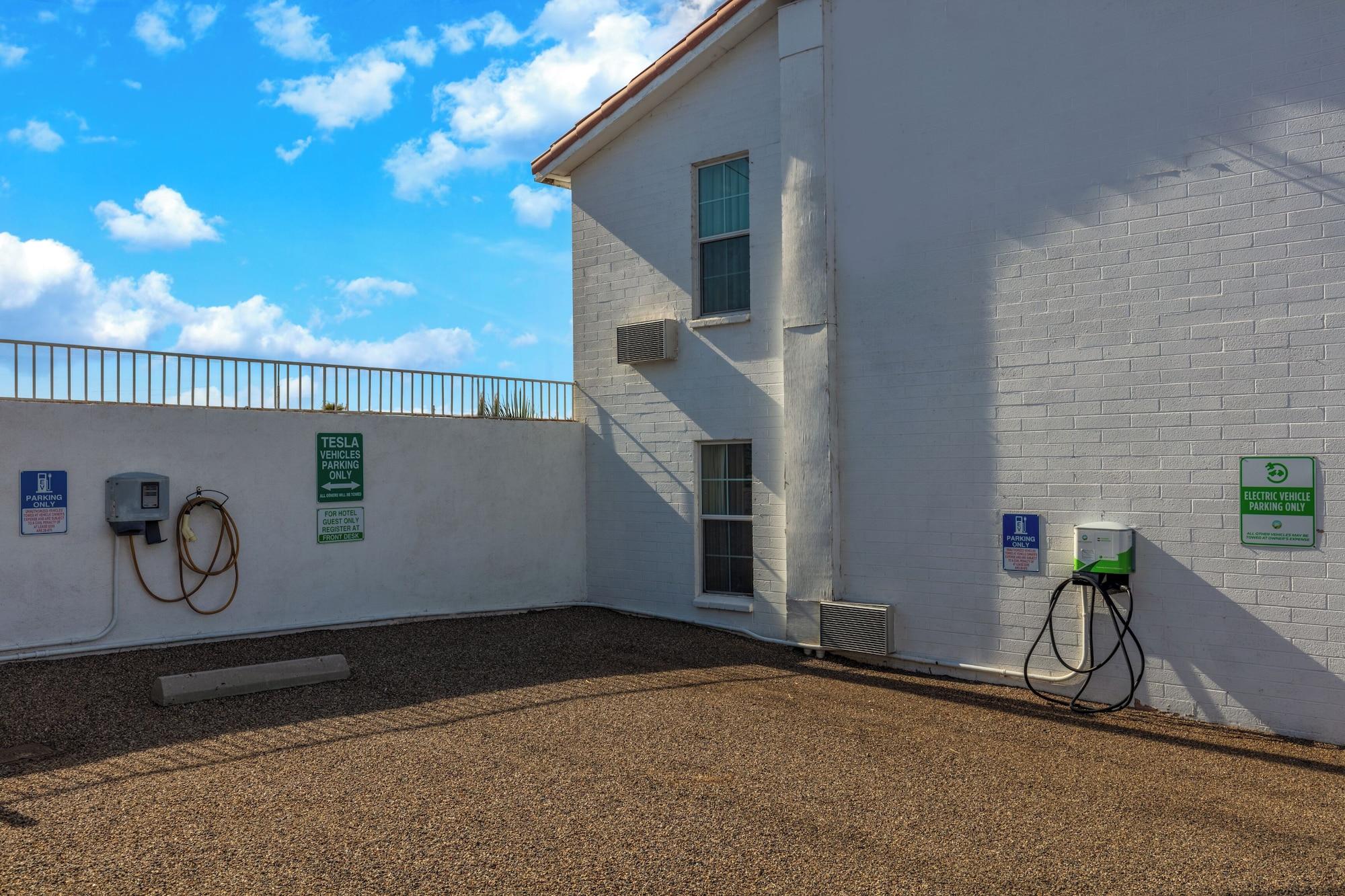 Vista Exterior Historic Coronado Motor Hotel by OYO