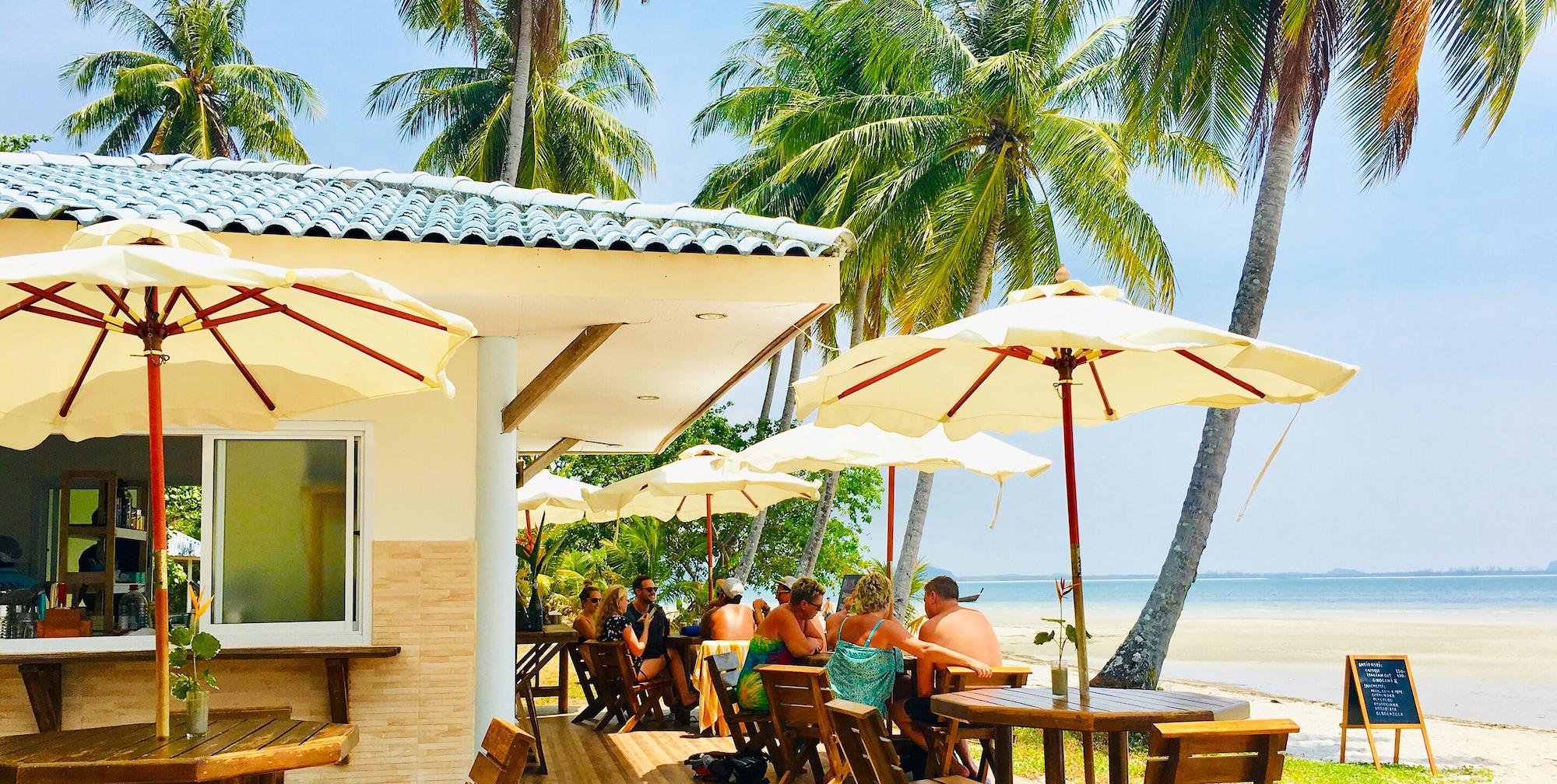 Bar/Salón Koh Mook Riviera Beach Resort