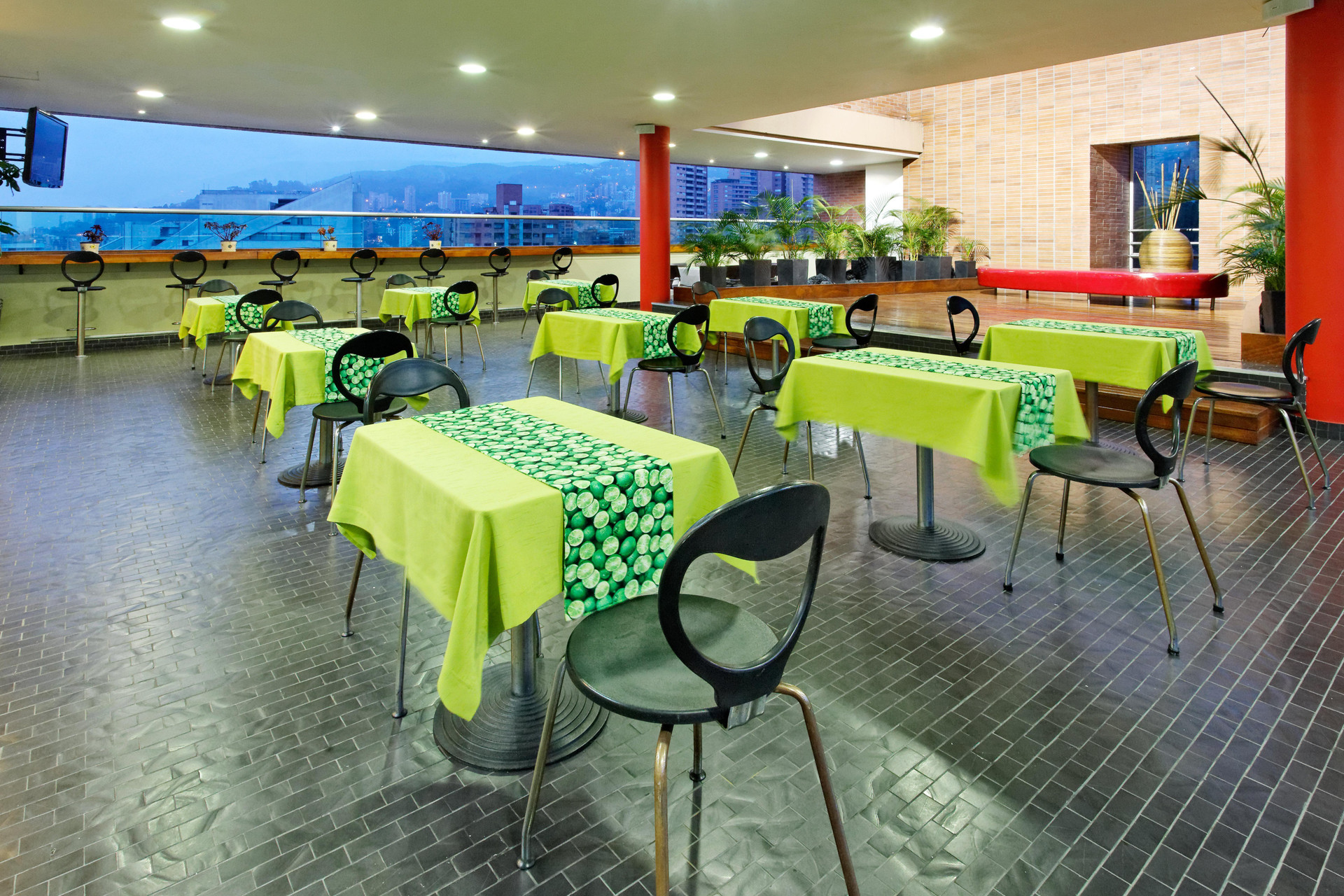Restaurant Holiday Inn Express Medellin
