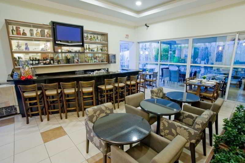 Bar/Salón Trindade Hall