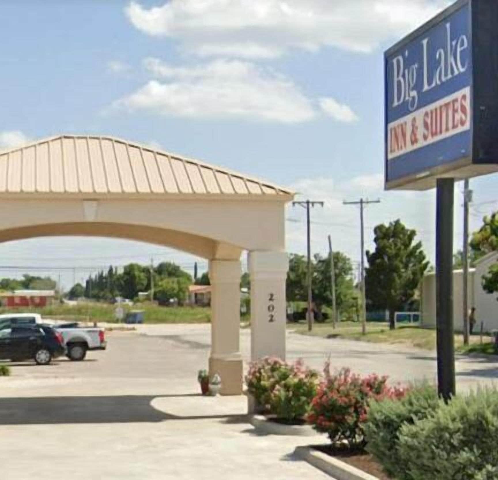 Varios Big Lake Inn & Suites