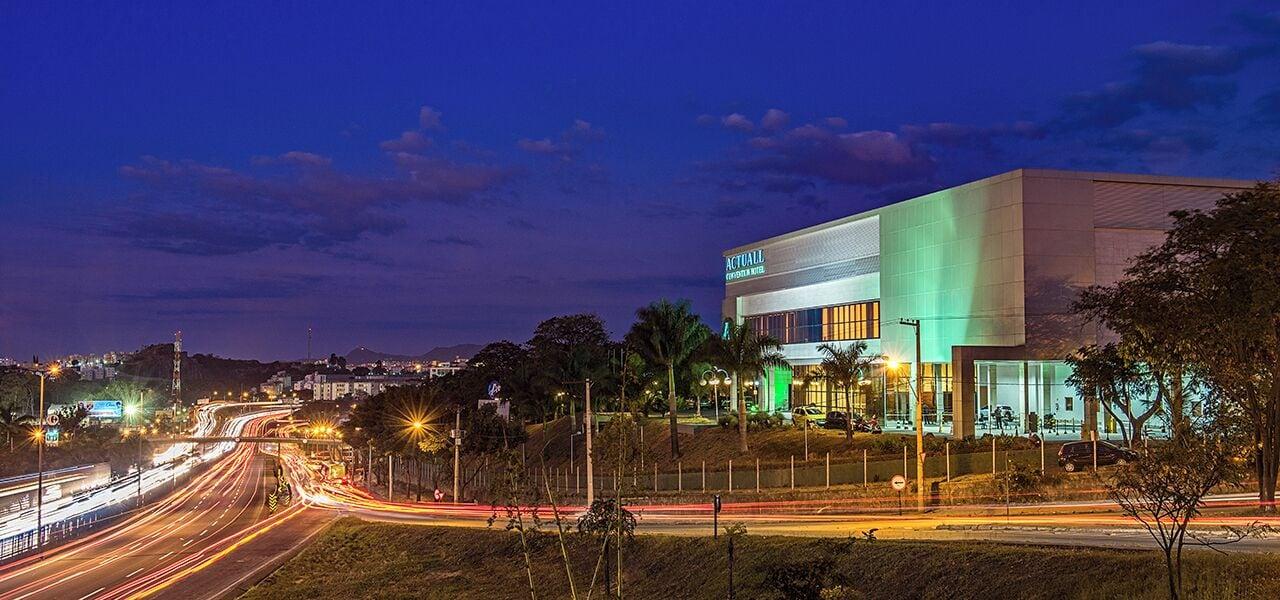 Vista Exterior Actuall Convention by Summit Hotels