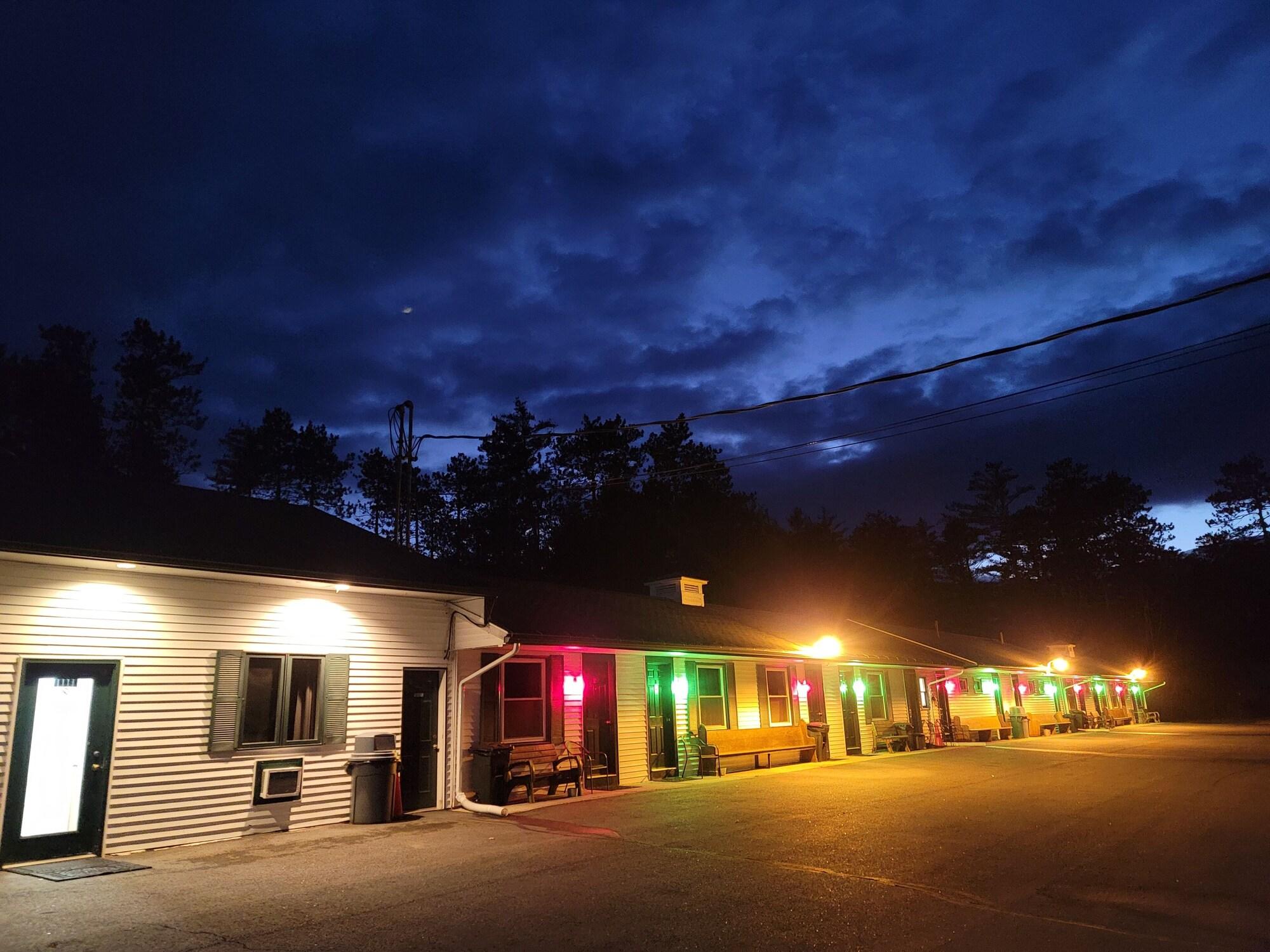 Vista Exterior West Bethel Motel