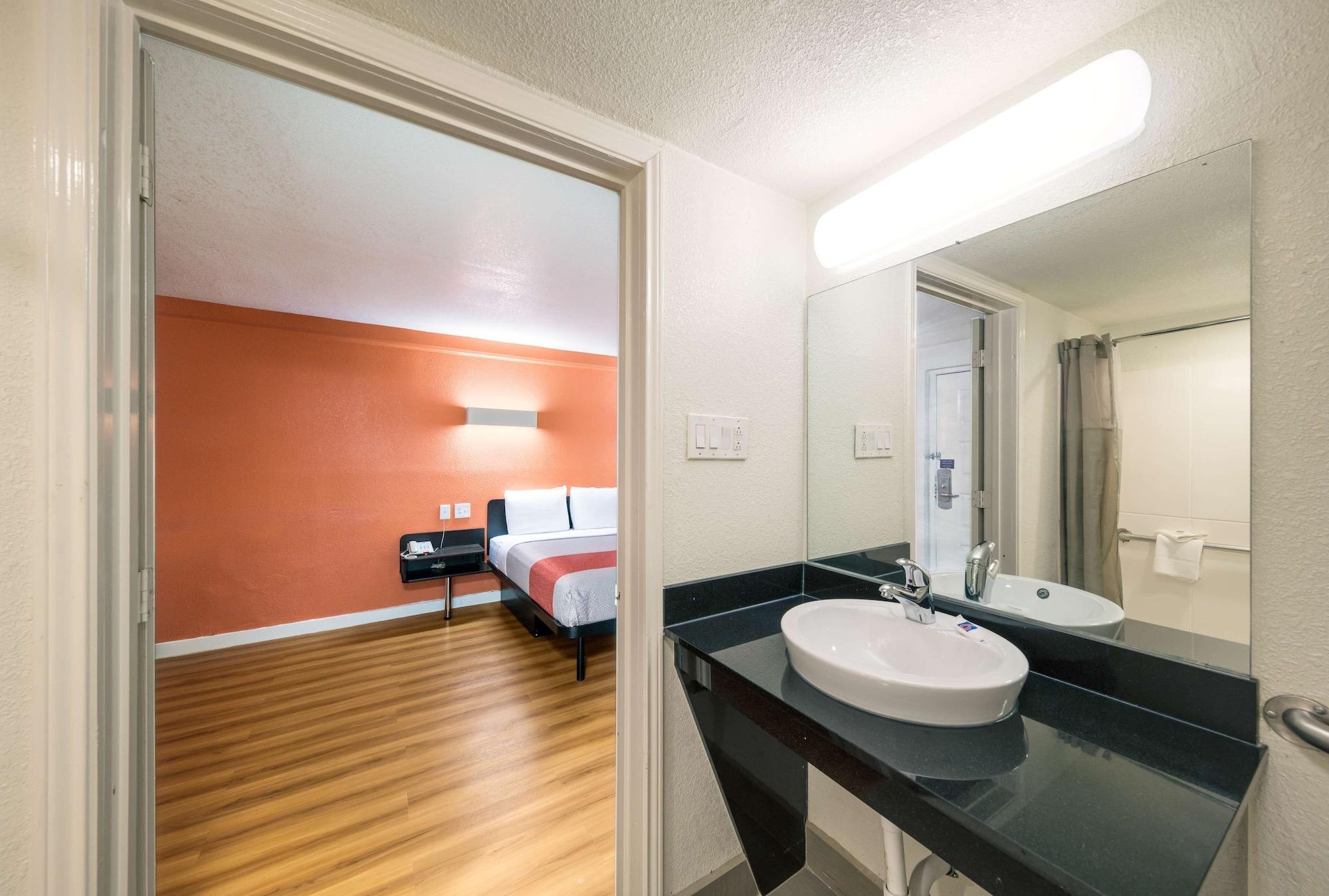 Habitación Motel 6 Dallas, TX - Farmers Branch