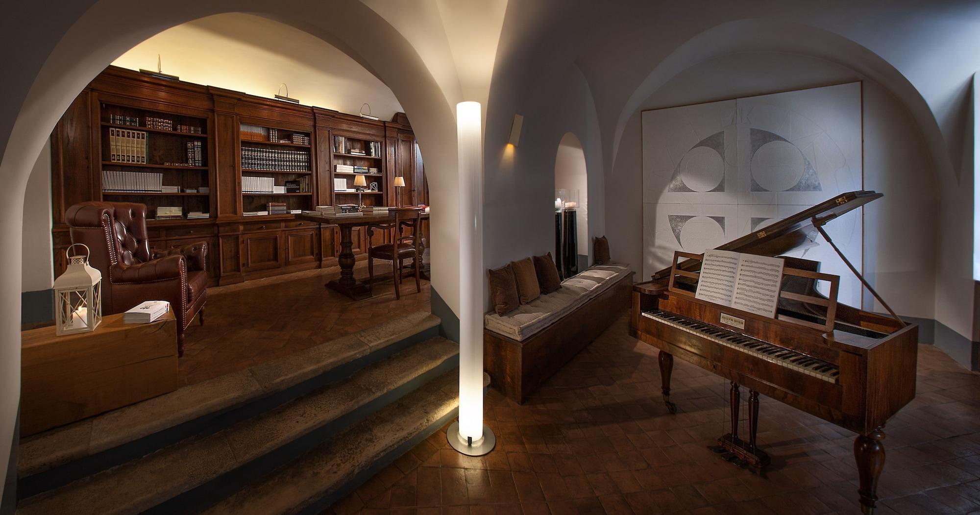 Bar/Salón Palazzo Seneca