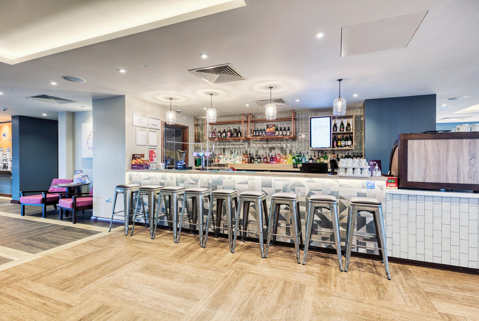 Bar/Salón Premier Inn Faversham
