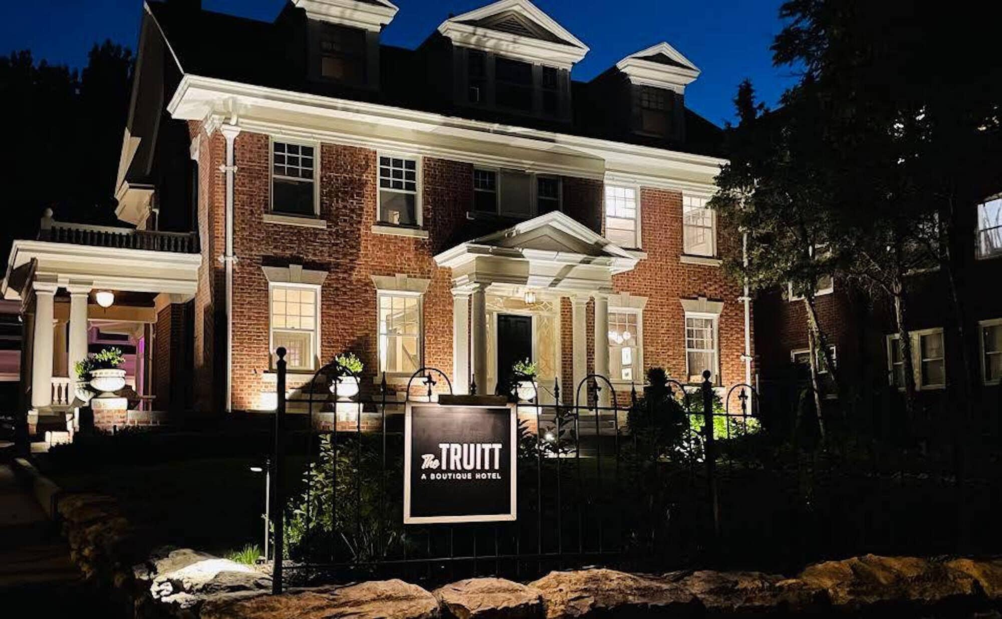 Varios Truitt Hotel
