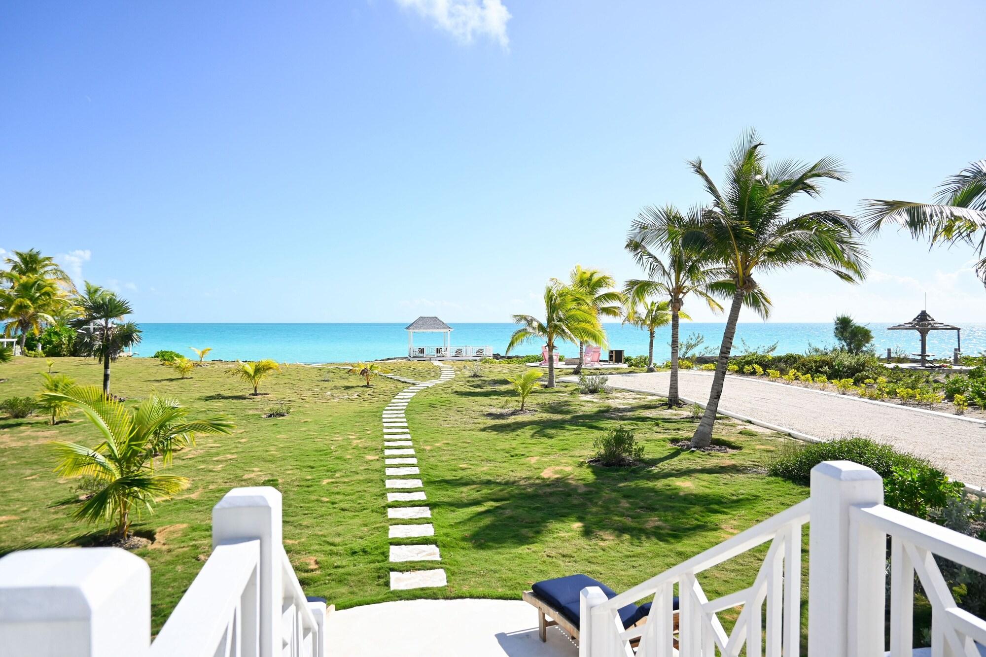 Varios Leisure Beach Ocean Retreat - Luxury Beachfront House 3 Bedroom Home