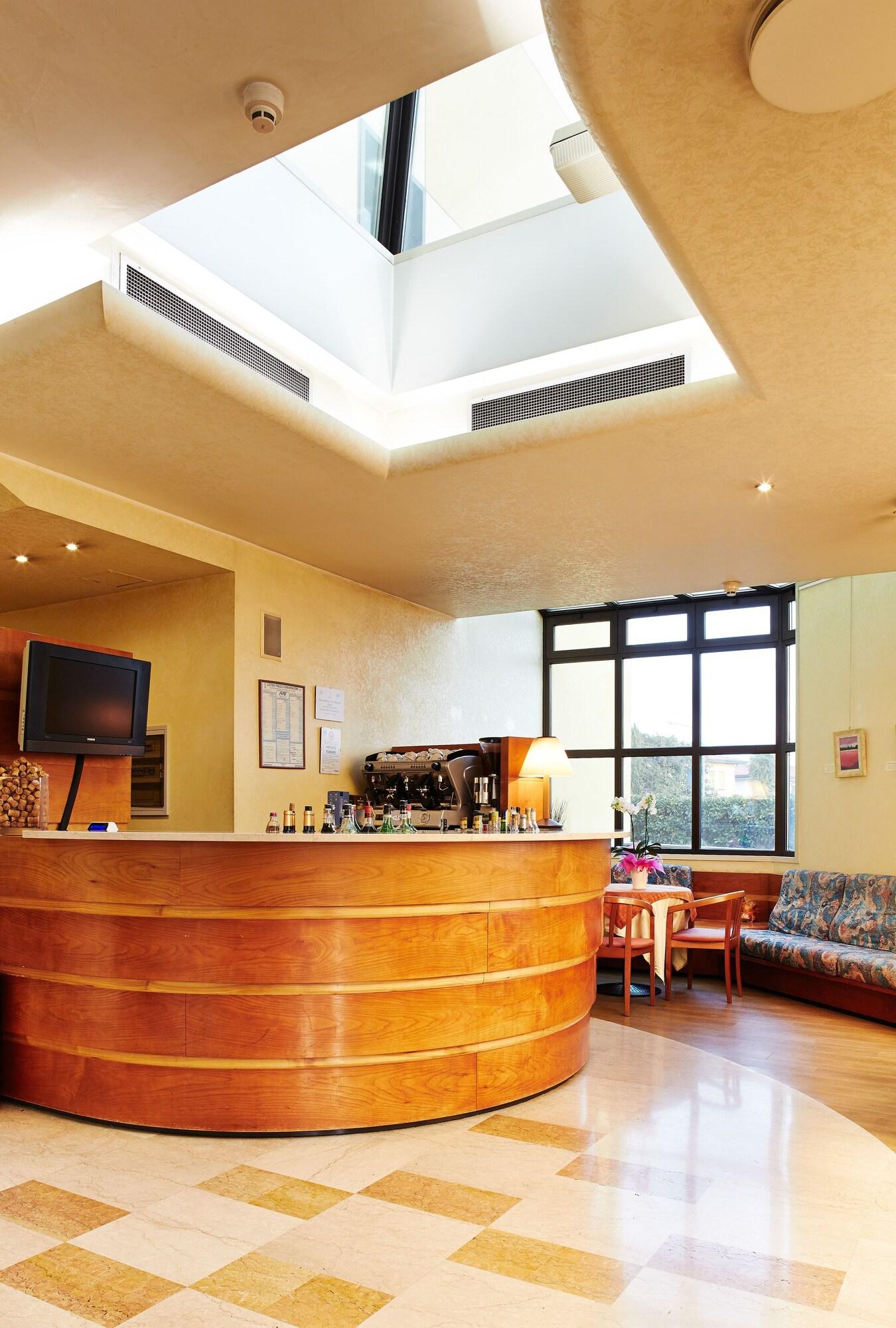 Bar/Salón Primhotel