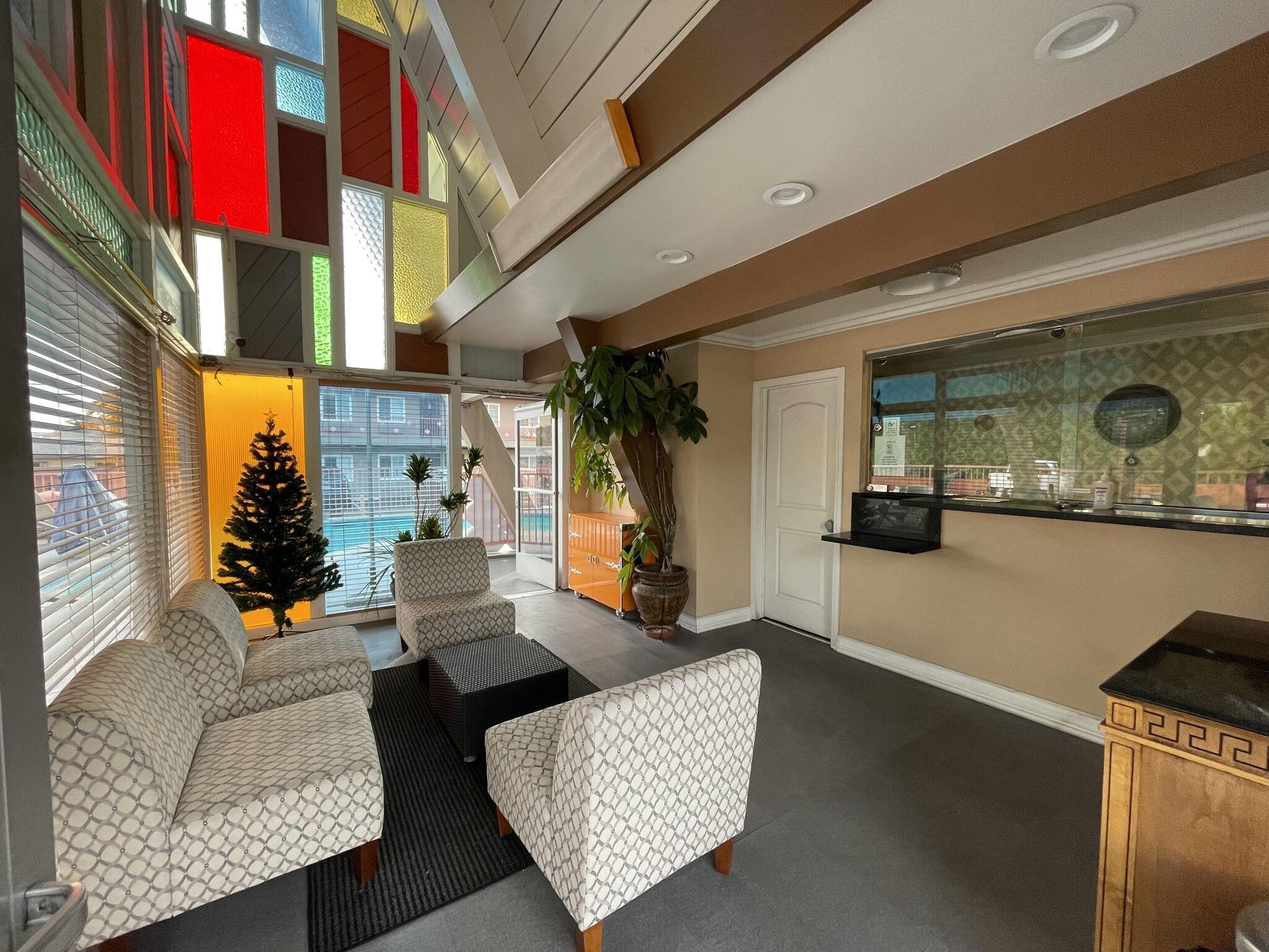 Vista Lobby La Casa Inn