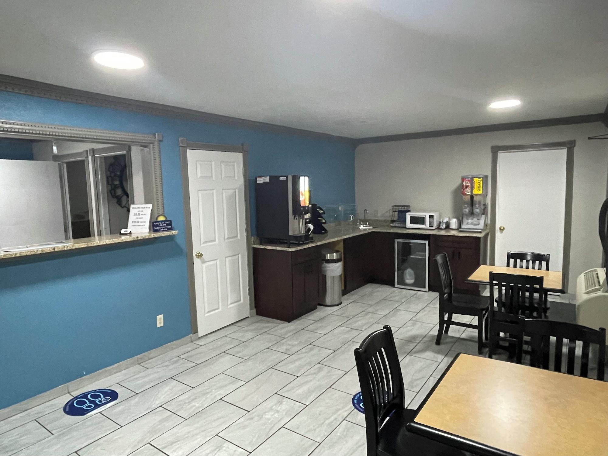Restaurant Days Inn by Wyndham Pratt