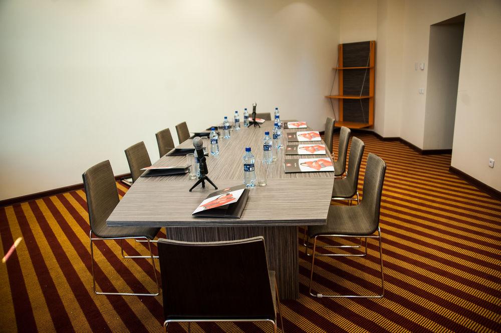 Sala de Reuniones ibis Astana