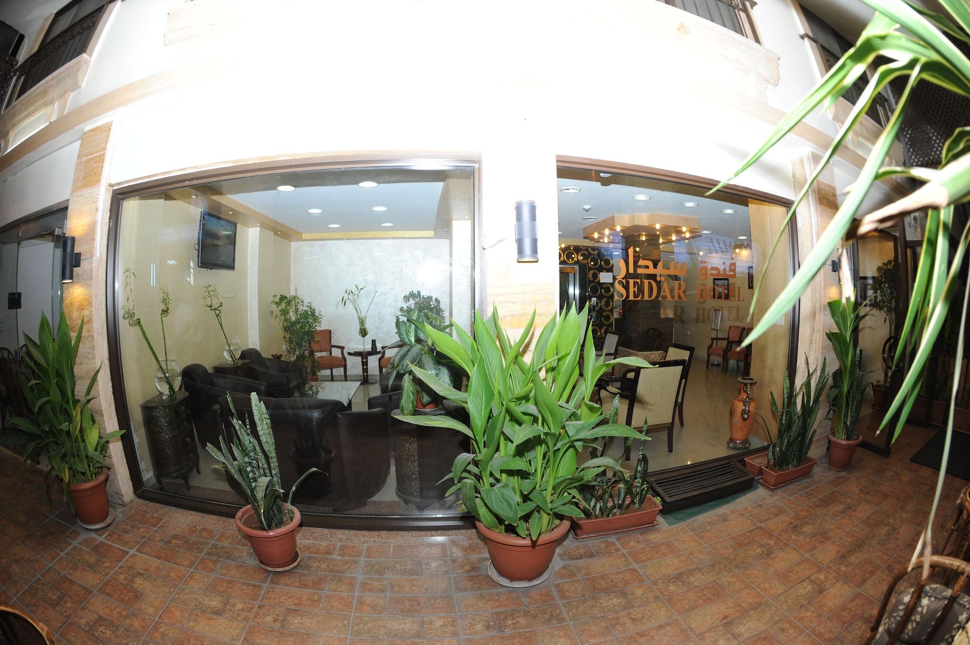Vista Exterior Cedar Hotel