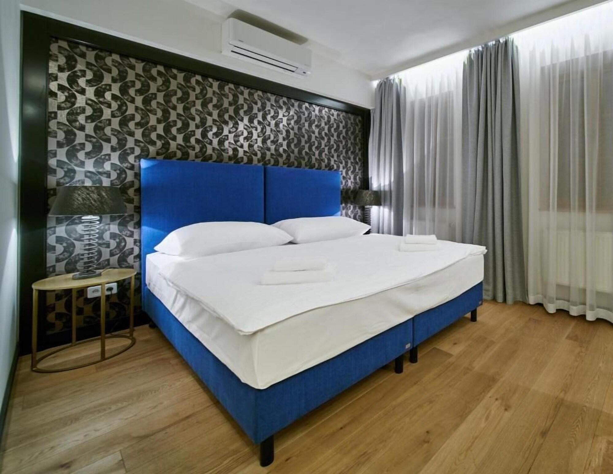Varios Hotel Antik