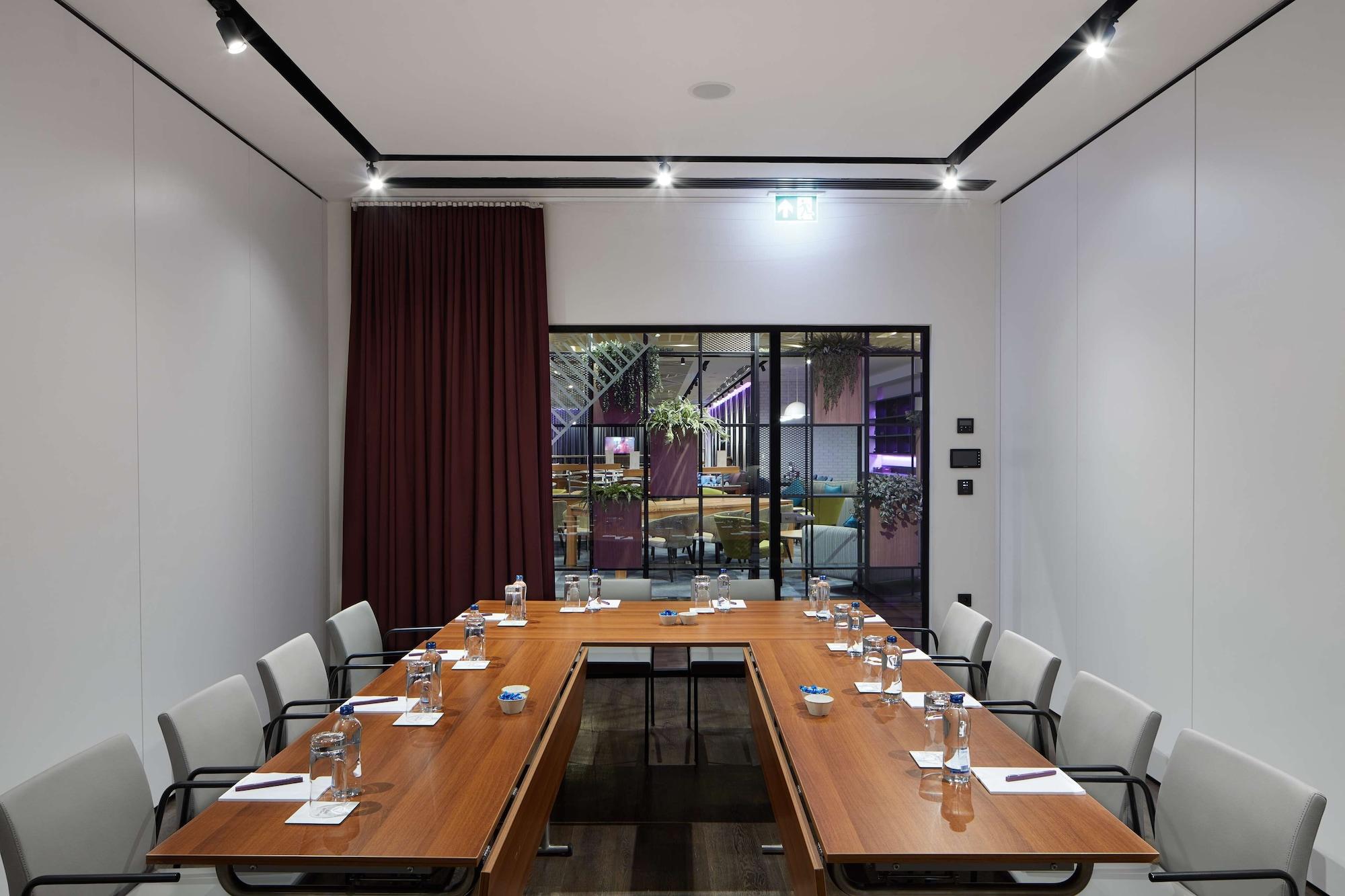 Sala de Reuniones YOTELAIR Istanbul Airport AIRSIDE