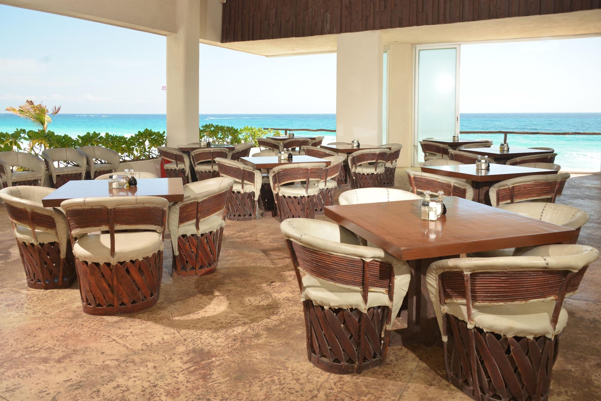 Restaurant AR Cancun Plaza