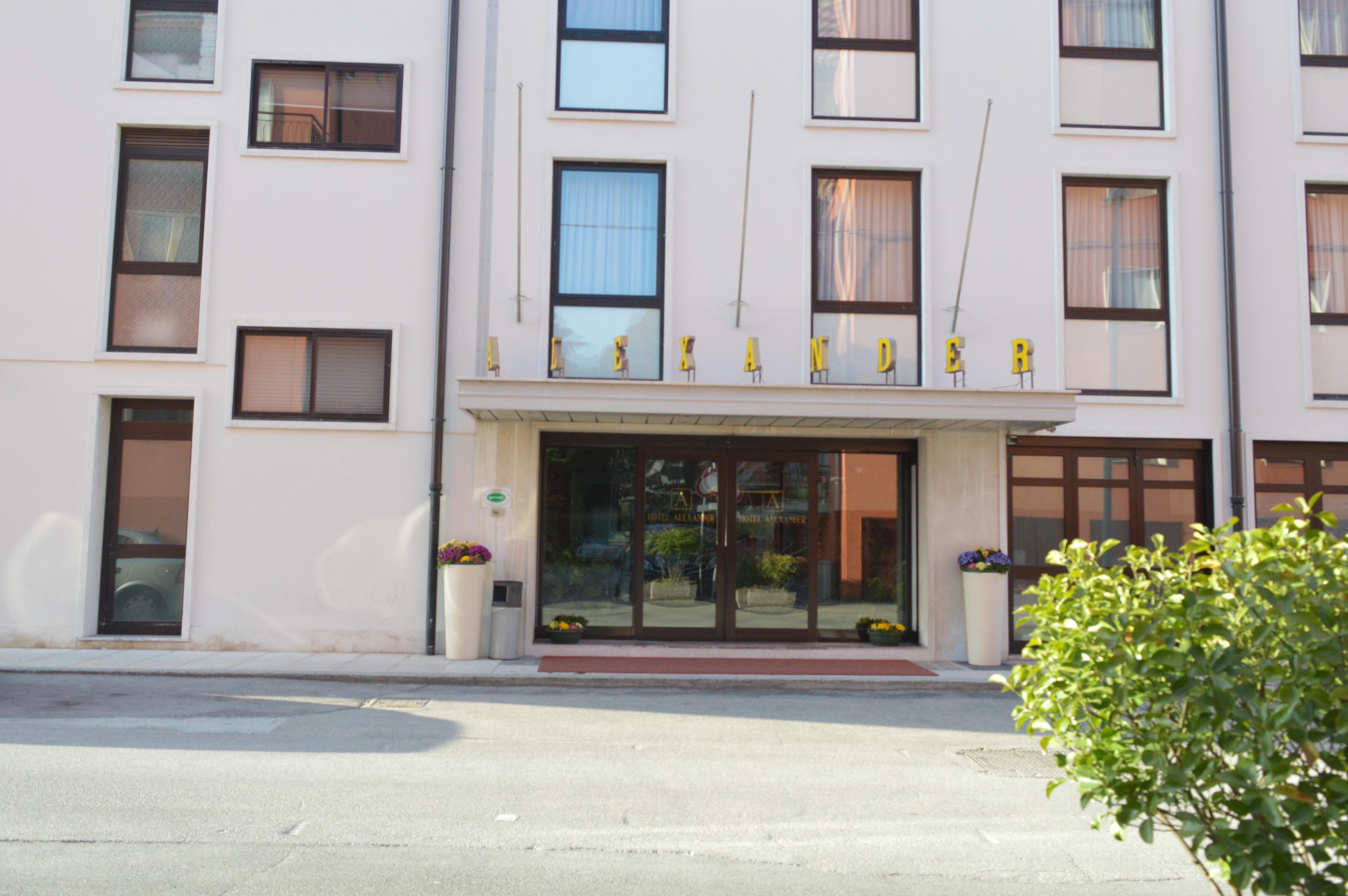 Vista Exterior Alexander
