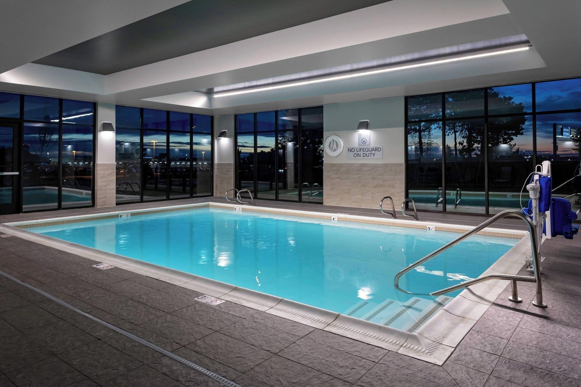 Vista Piscina Courtyard by Marriott Pasco Tri-Cities Airport