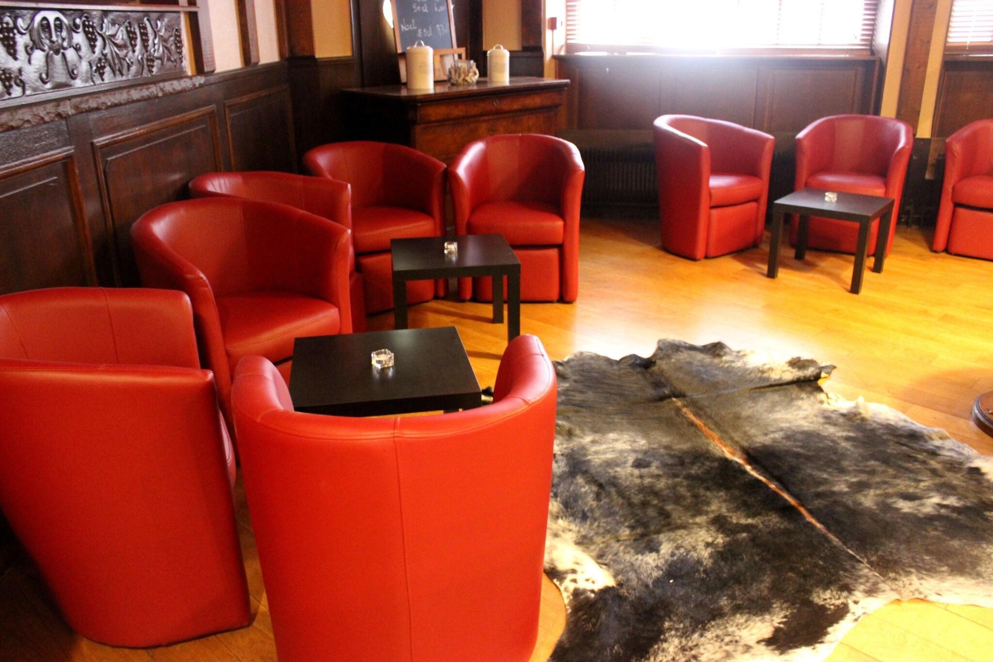 Bar/Salón Hôtel La Maison Rouge