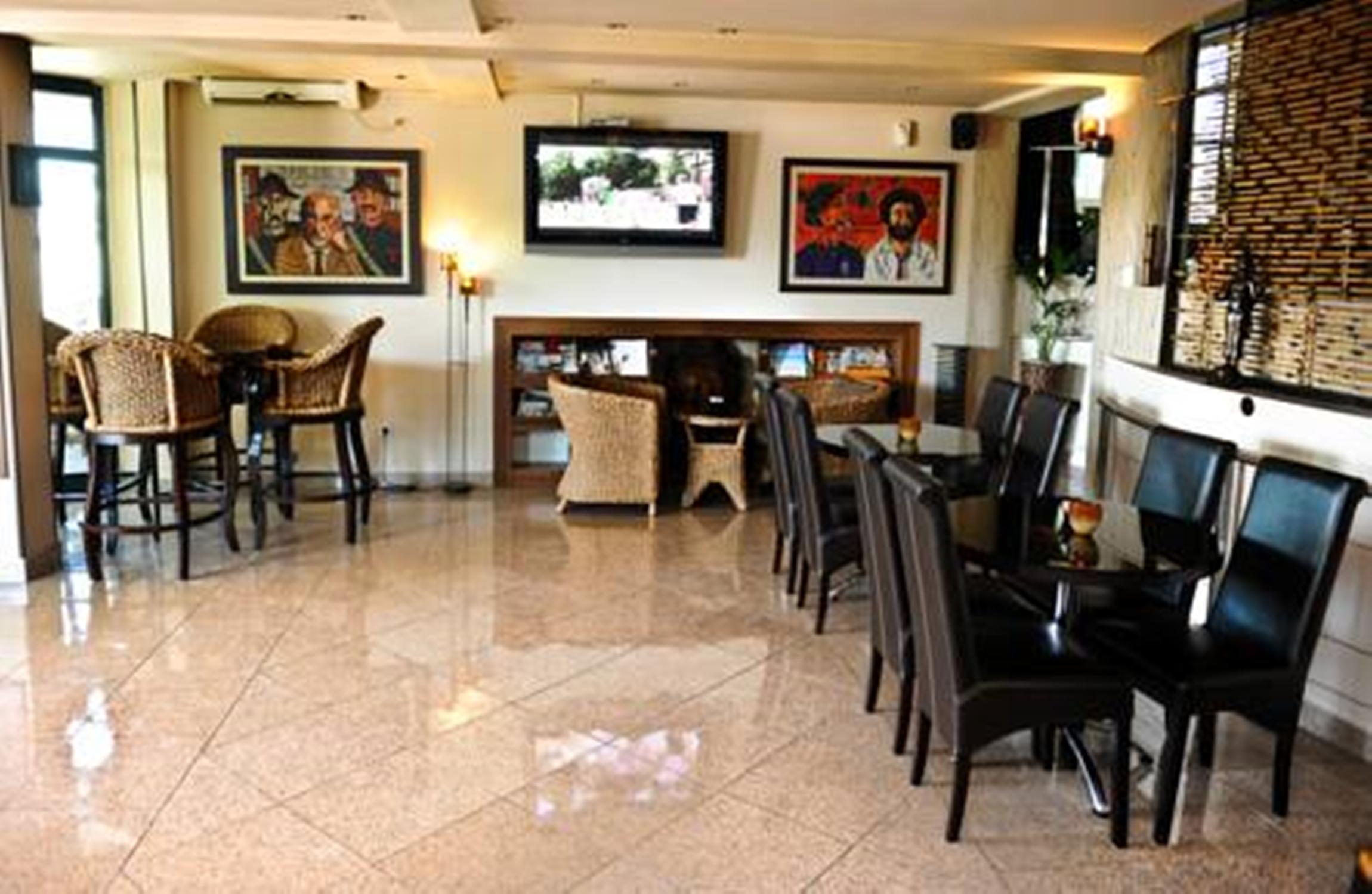 Bar/Salón Keto Hotel