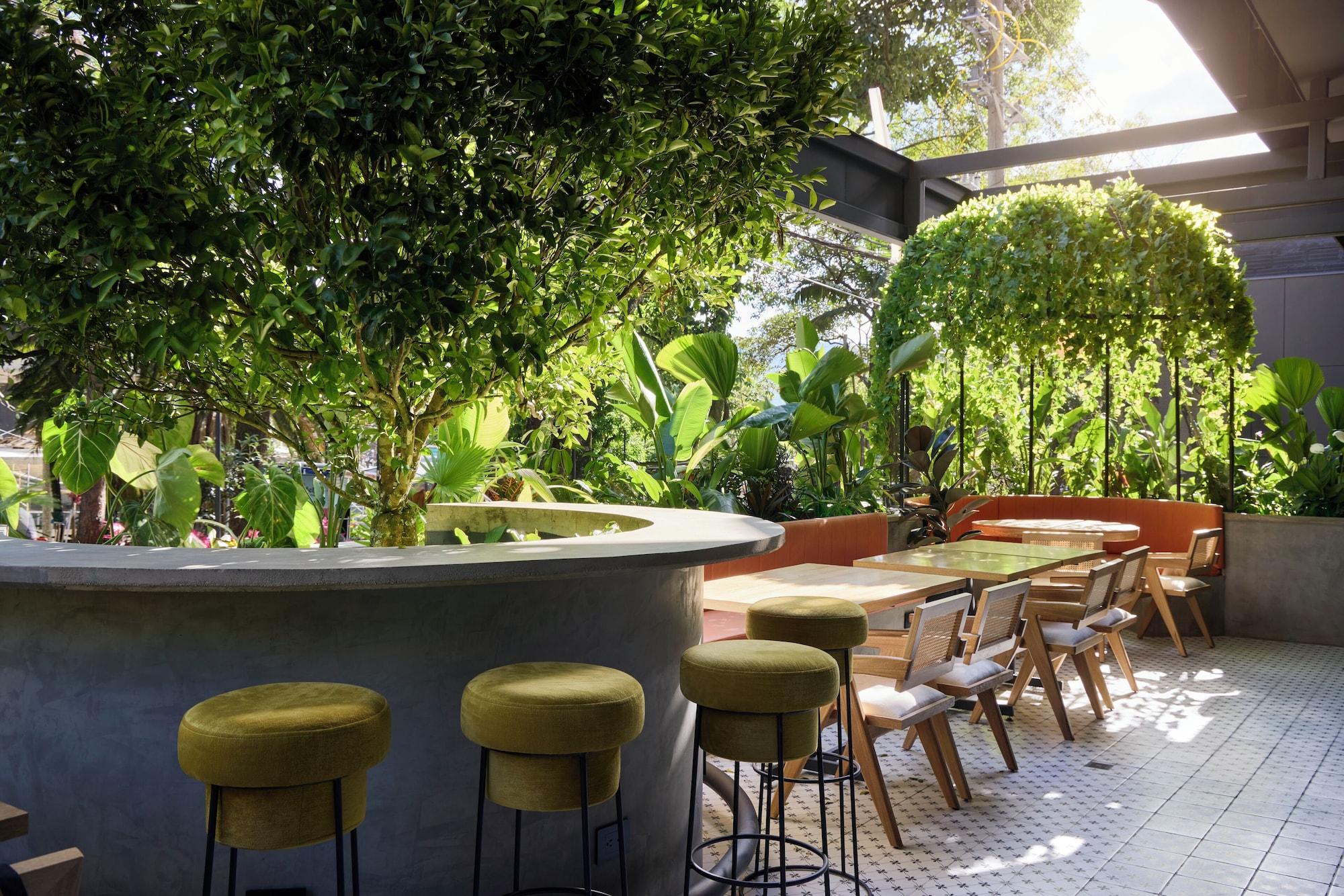 Restaurant Calle Flora Hotel by Jalo