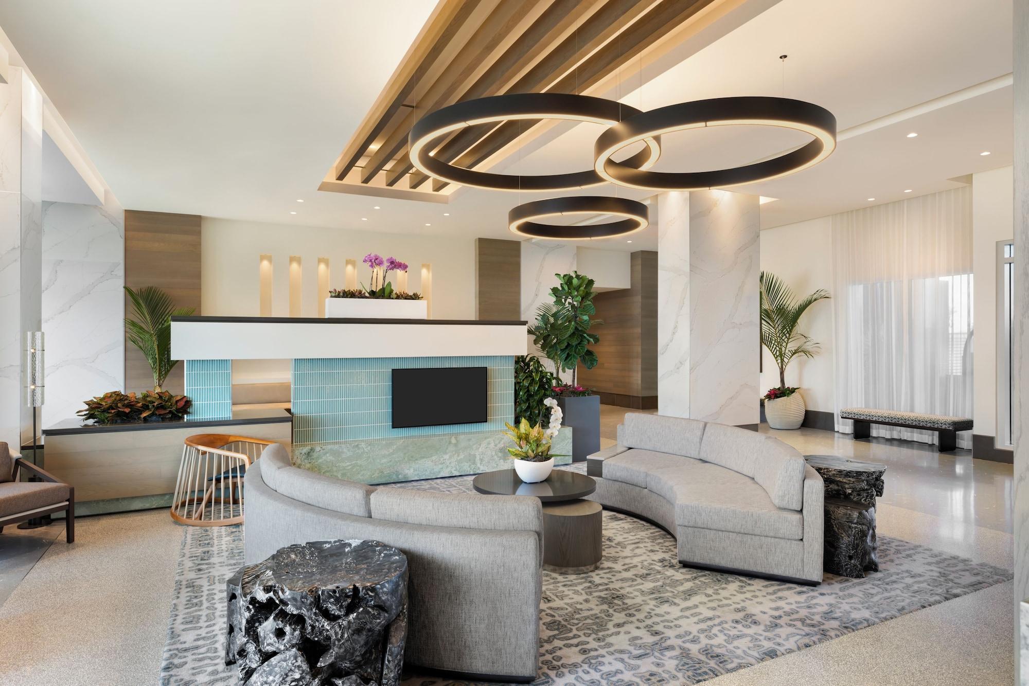 Vista do lobby Sunsuites Villas At Sunseeker Resort, Curio By Hilton