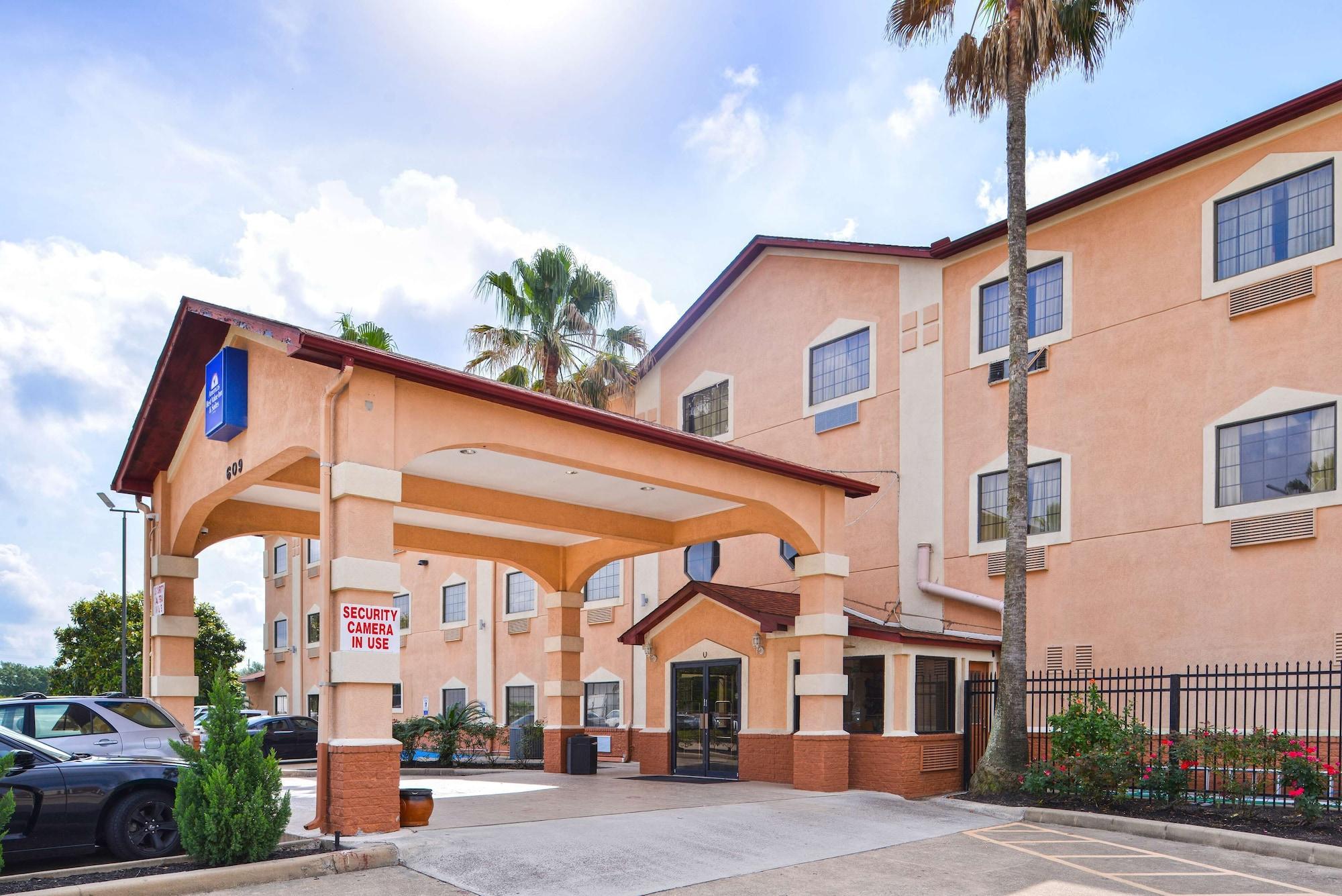 Vista Exterior Americas Best Value Inn Houston at FM 1960 & I-45