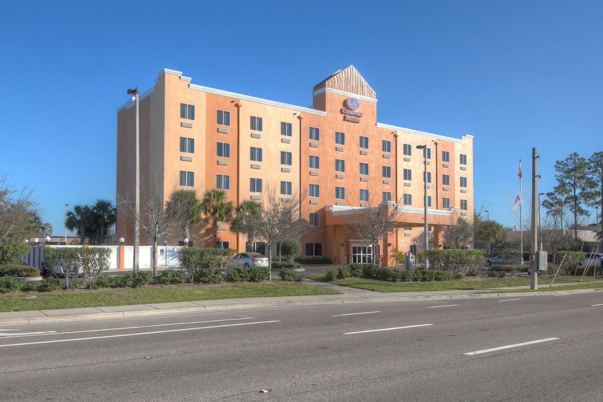 Vista Exterior Comfort Suites Tampa Airport North