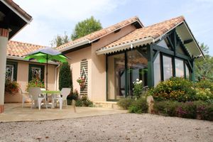 Alquiler Vacacional - Large House with pool veranda and views of the Pyrenees