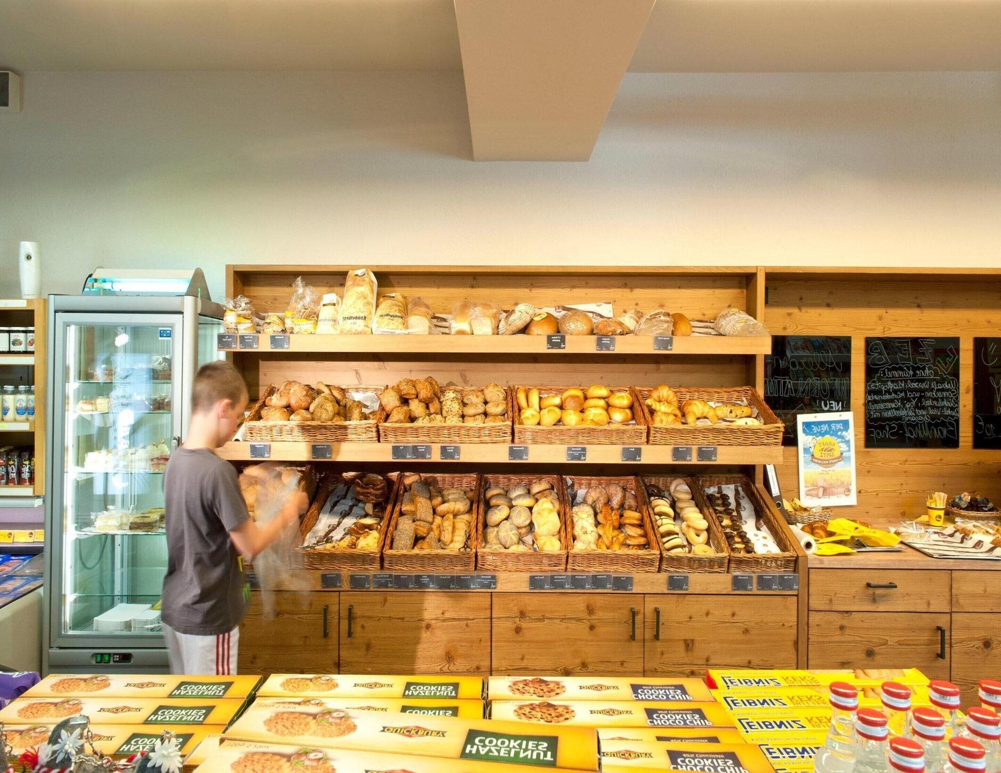 Restaurant Chalet Near Beach & Nature in Austria