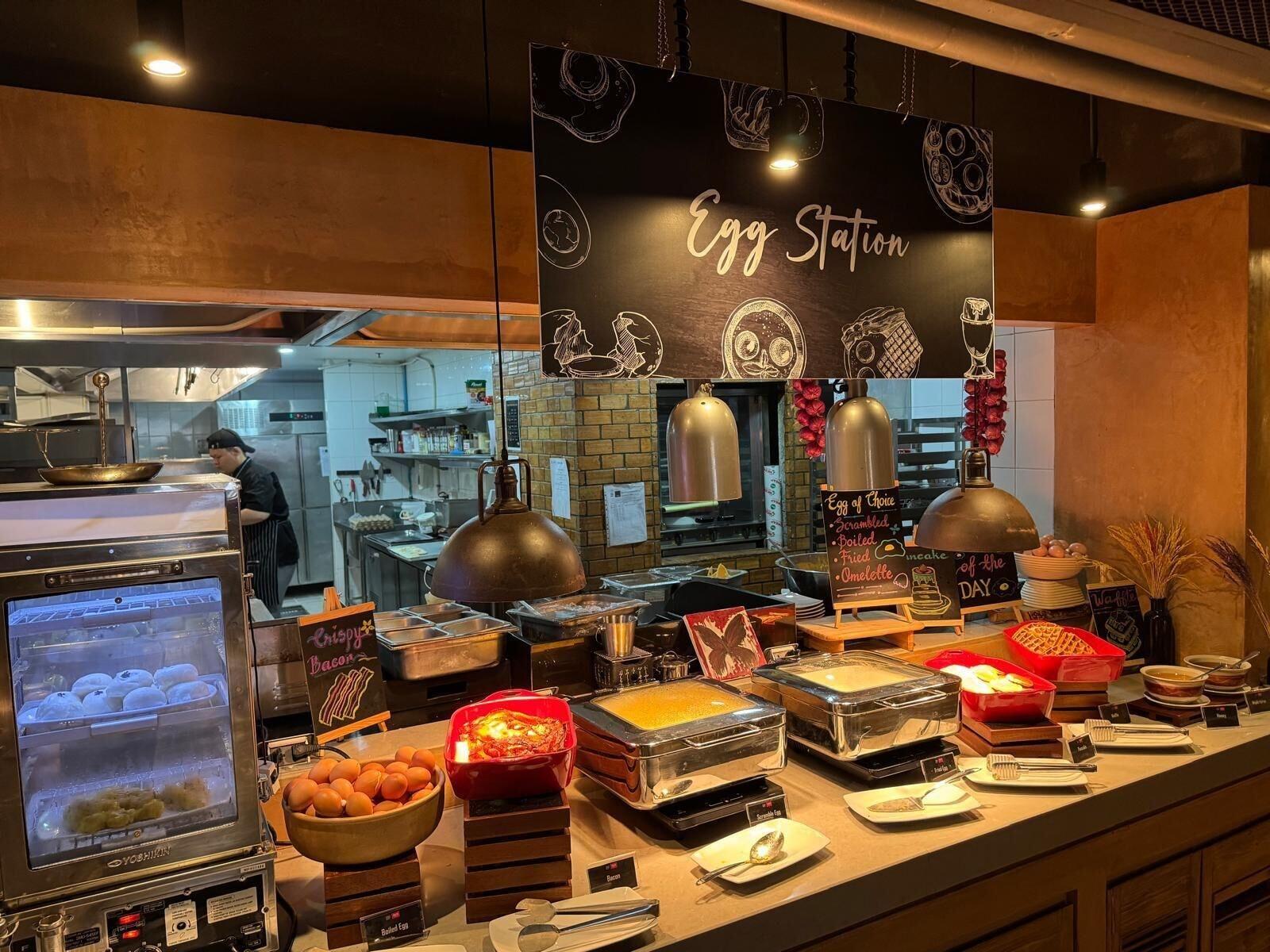Restaurant Radisson RED Phuket Patong Beach