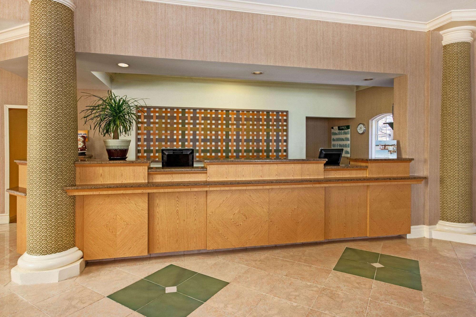 Vista Lobby La Quinta Inn & Suites by Wyndham Albuquerque West