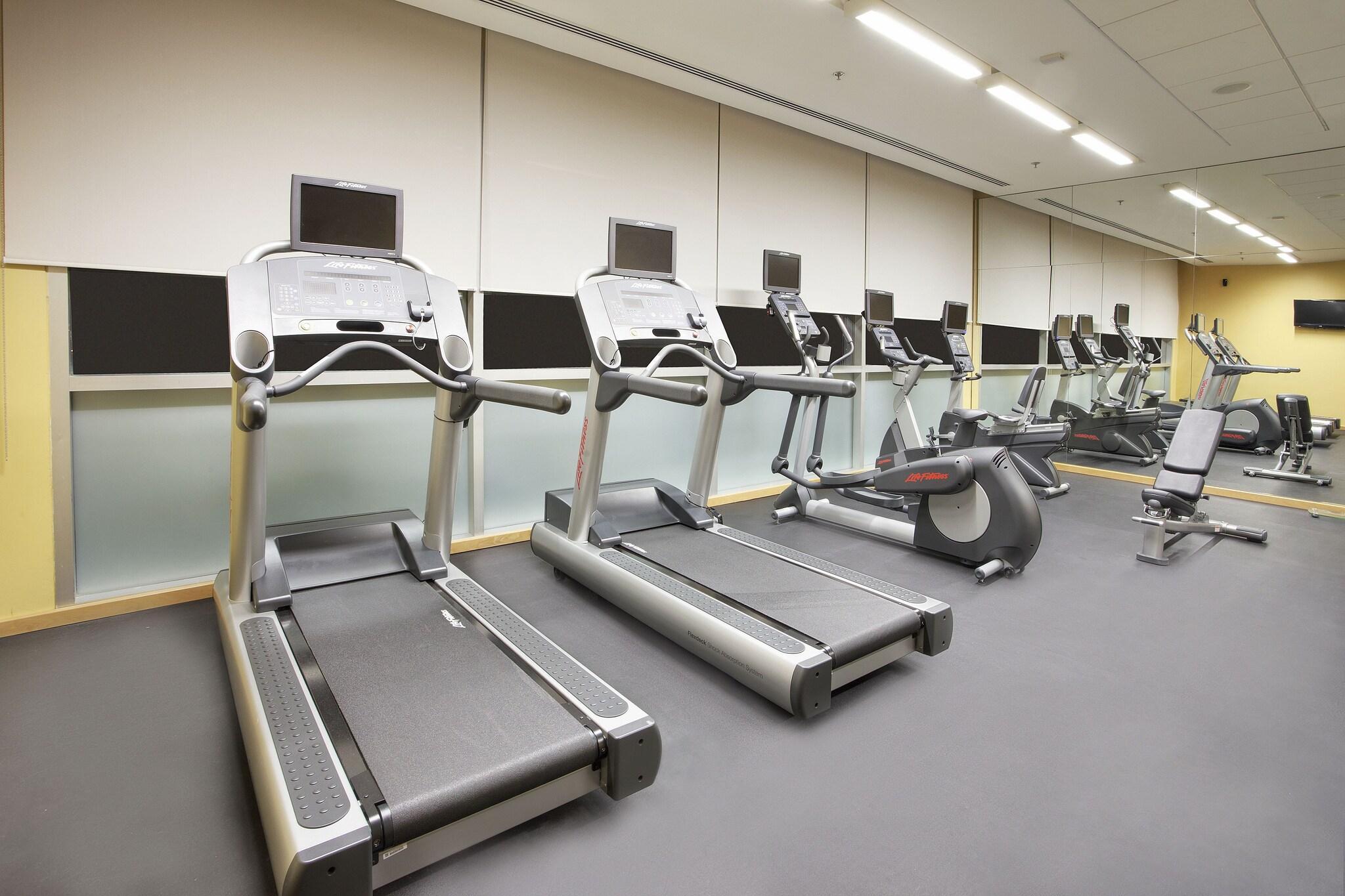 Gimnasio Courtyard by Marriott Leon at the Poliforum