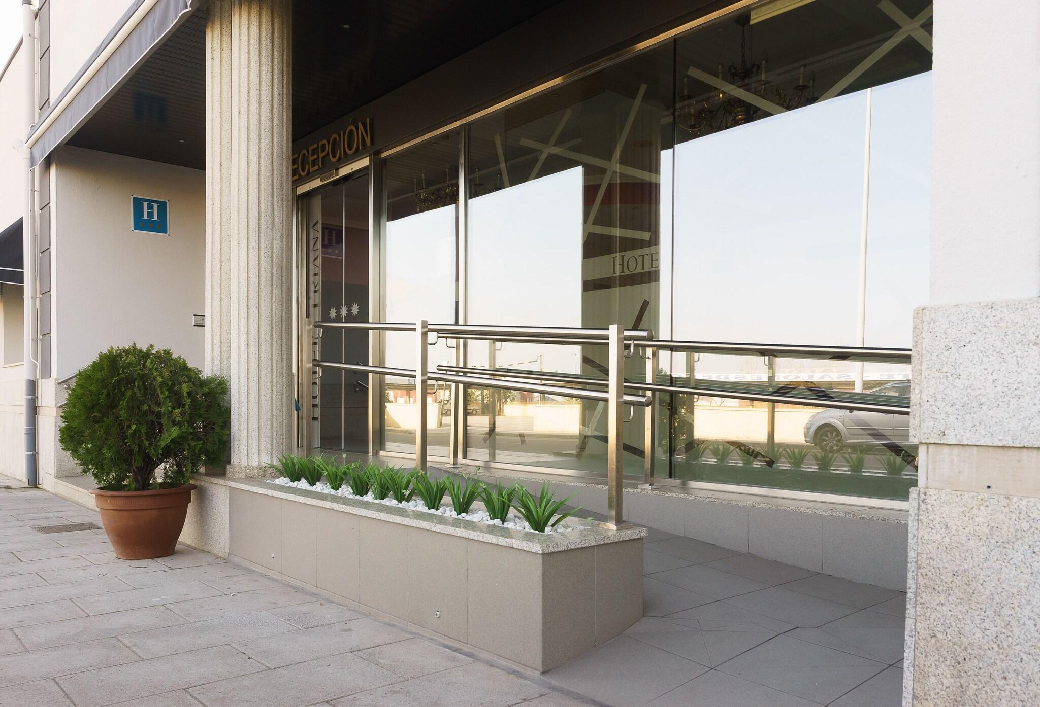 Vista Exterior Hospedium Hotel Triana