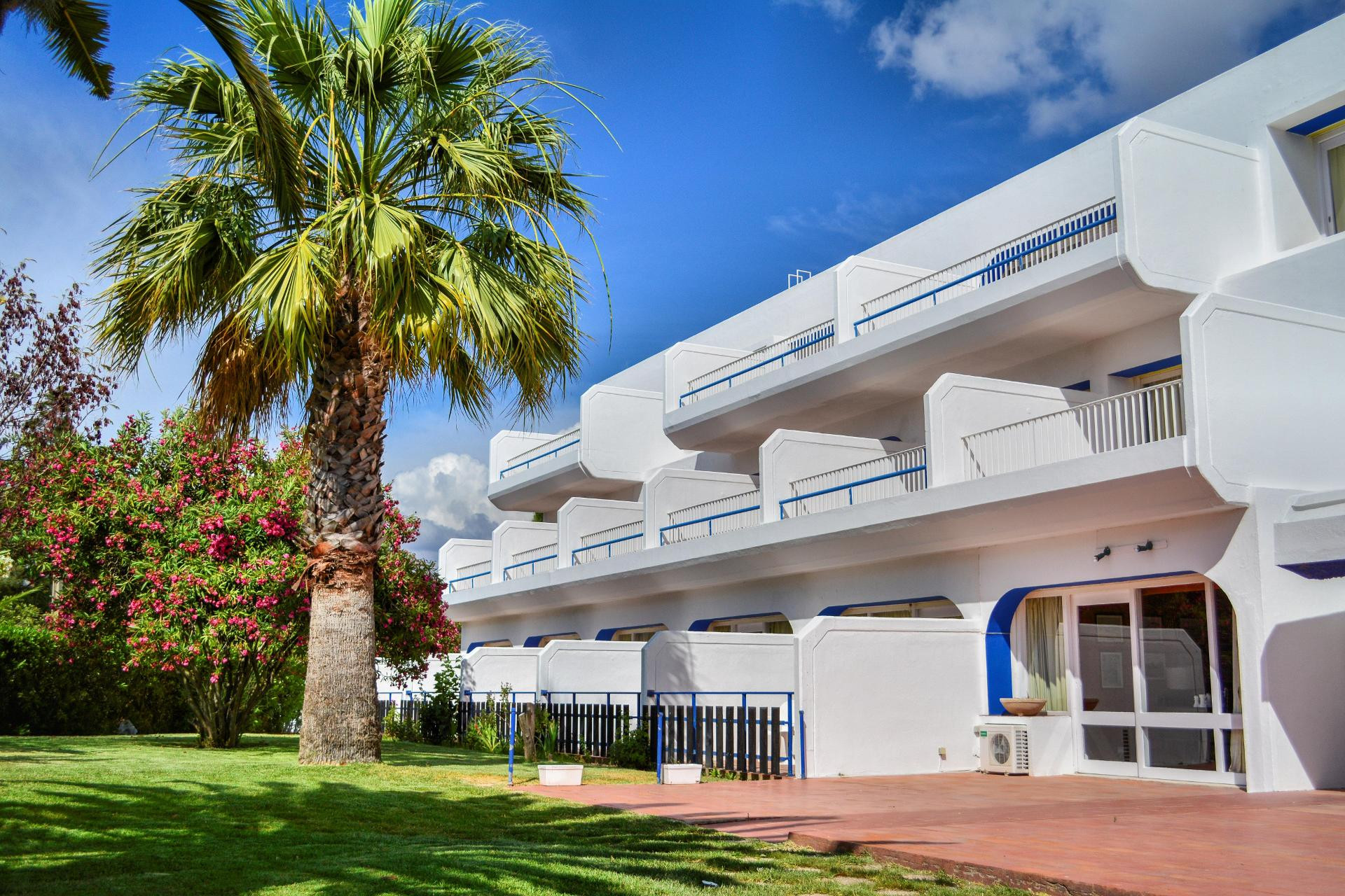 Vista Exterior Carvoeiro Garden Hotel