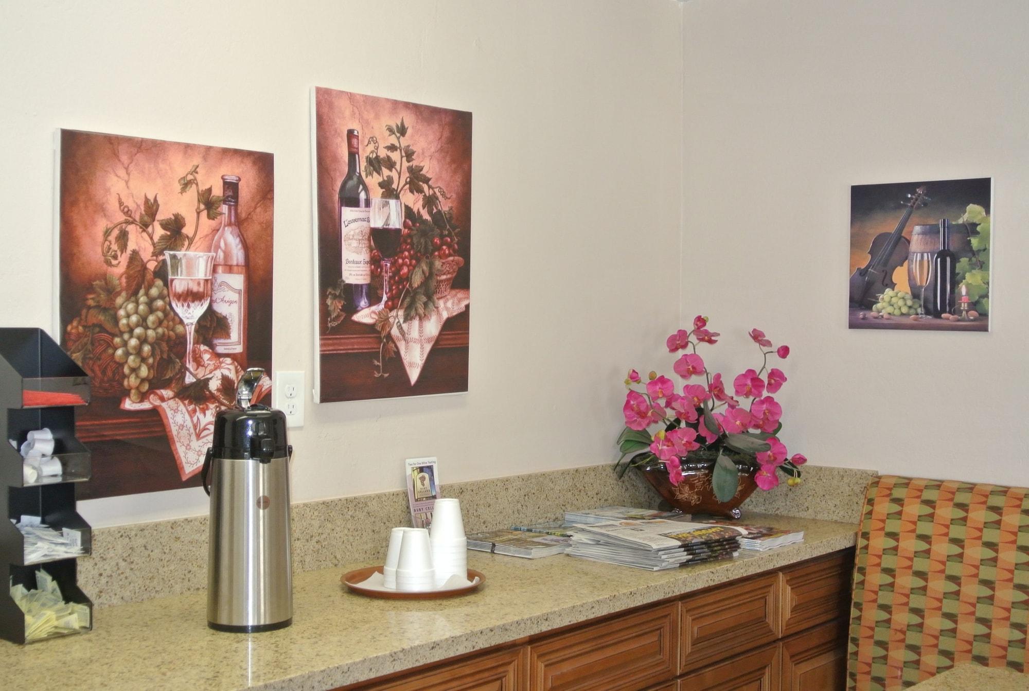 Bar/Salón Vino Inn & Suites