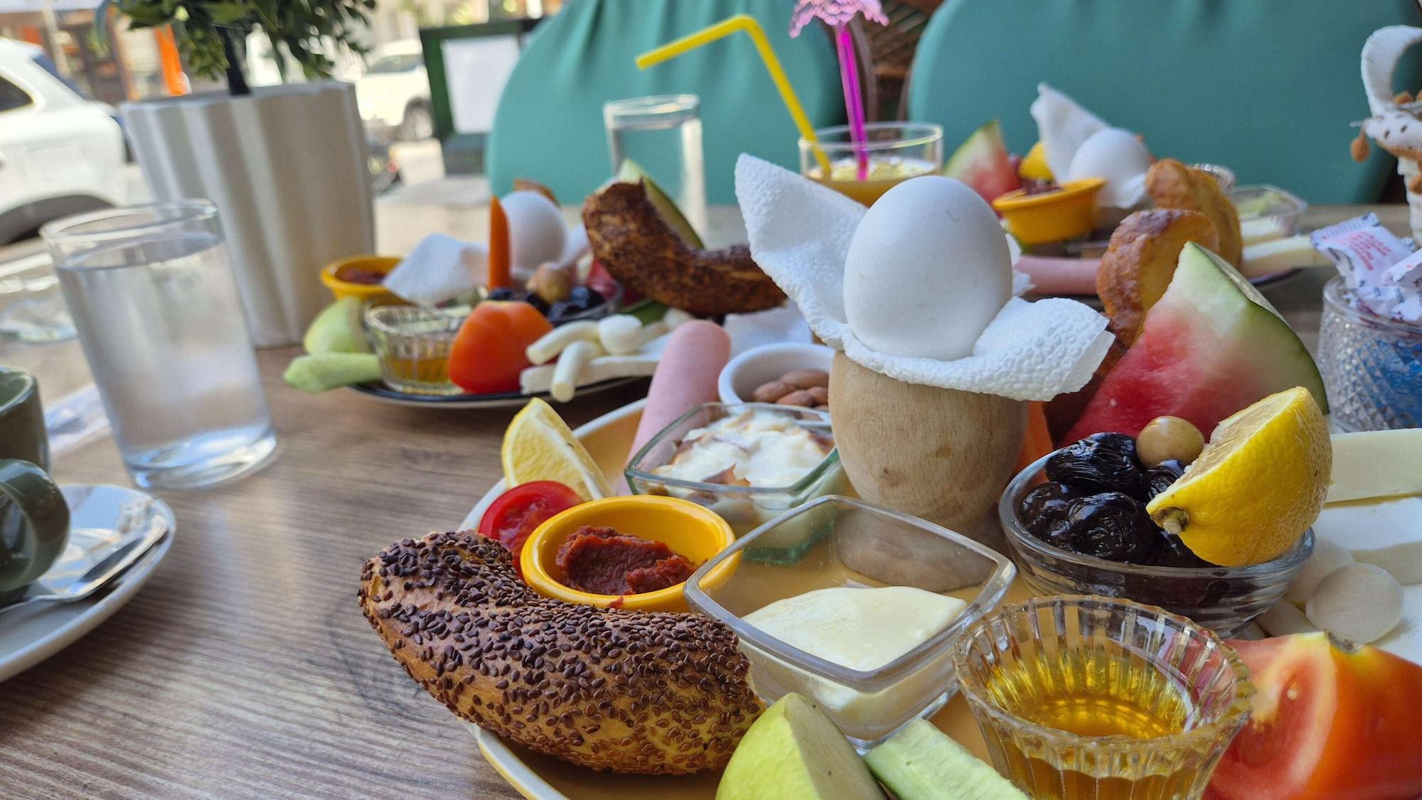 Bar/Salón Hikmethan Otel