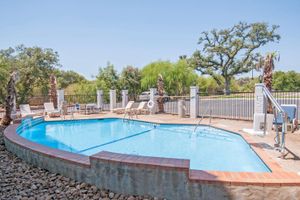 Alojamiento - Days Inn Suites by Wyndham San Antonio N/Stone Oak