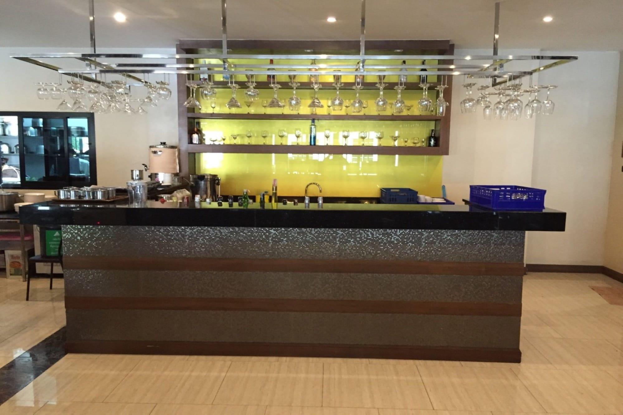 Bar/Salón Honey Inn