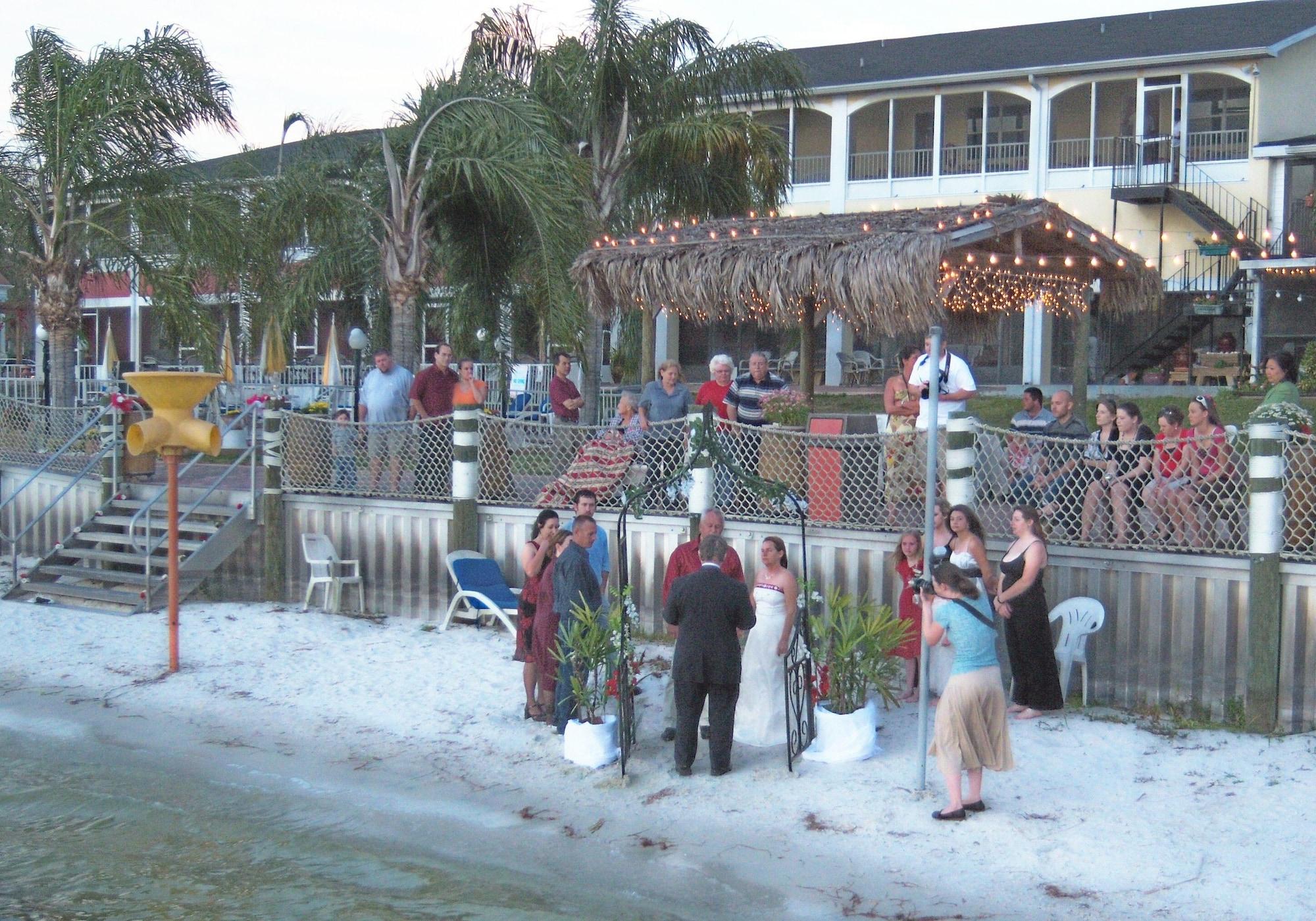 Vista Exterior Lake Roy Beach Inn