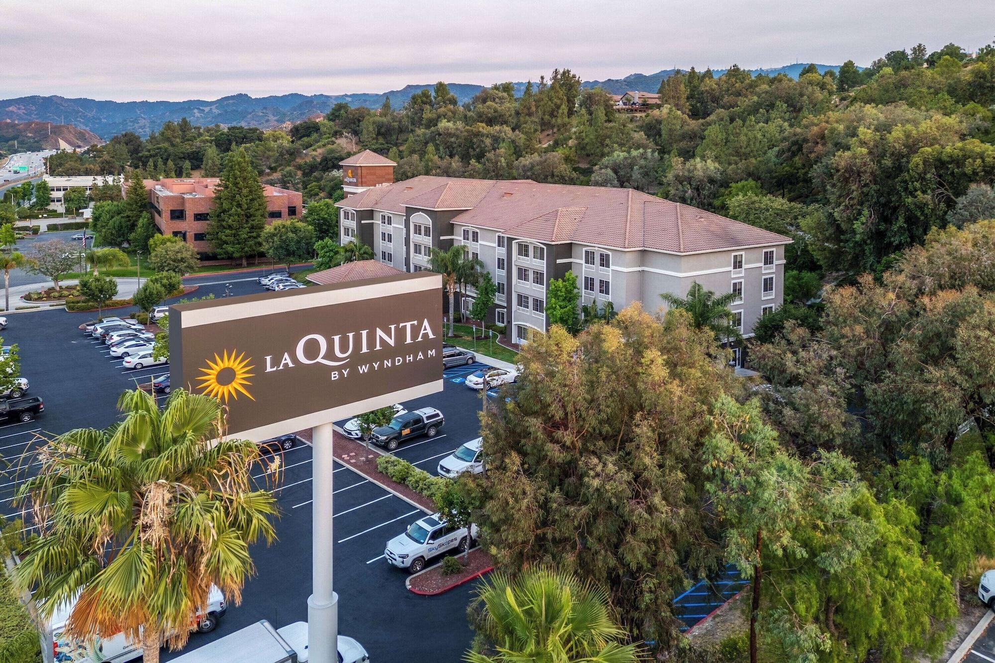 Vista Exterior La Quinta Inn & Suites by Wyndham Santa Clarita - Valencia