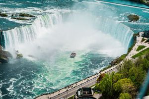 Actividad - Recorrido en barco por las Cataratas del Niágara, Canadá, con cata de arce (recogida en EE. UU.)