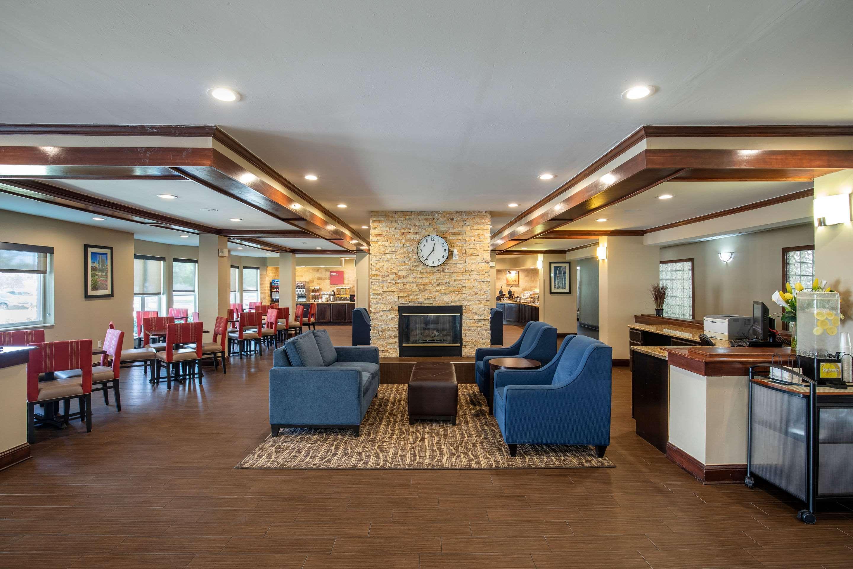 Vista Lobby Comfort Suites North Dallas