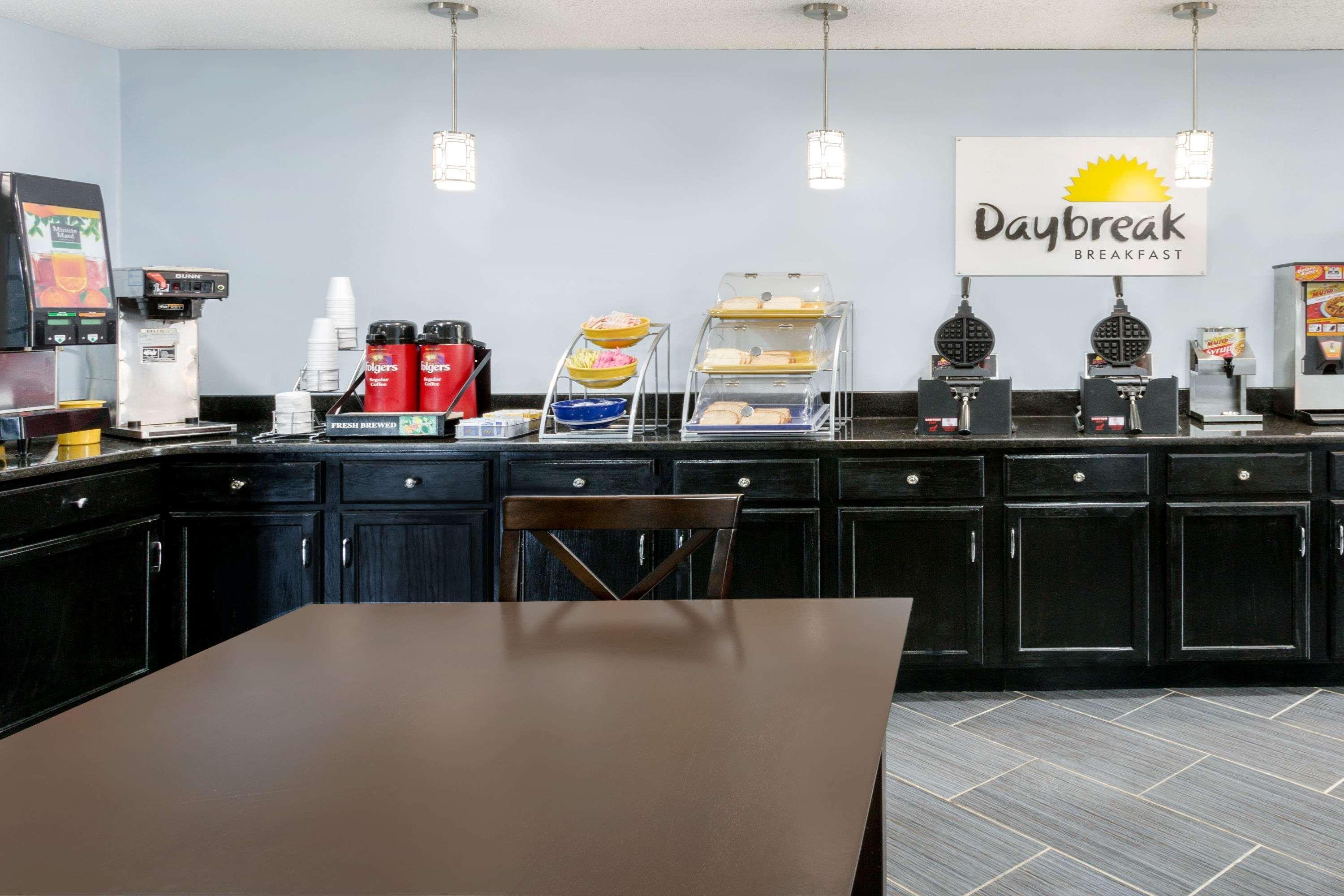 Restaurant Days Inn by Wyndham Greensboro Airport