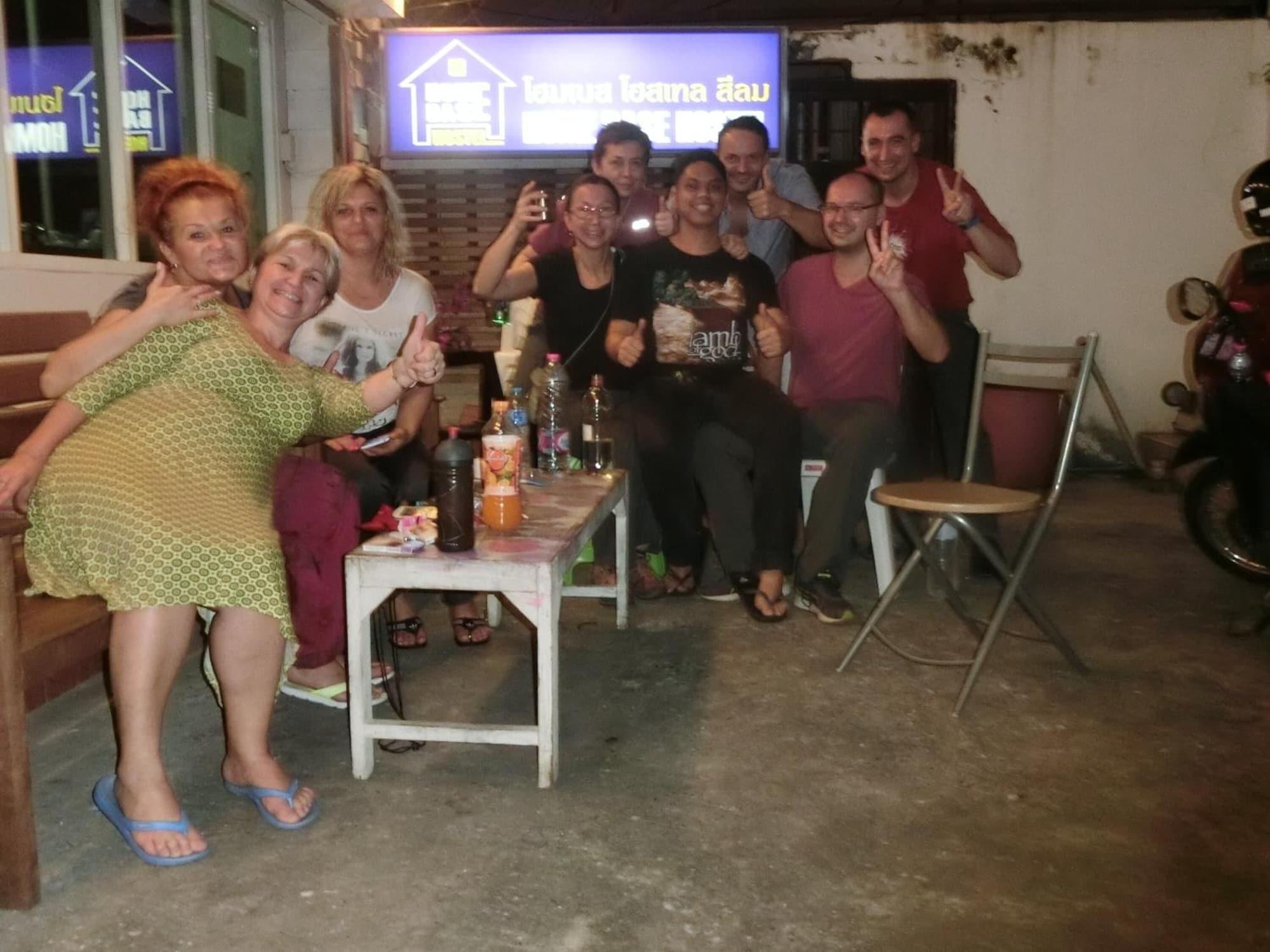 Varios Home Base Hostel - Adults Only