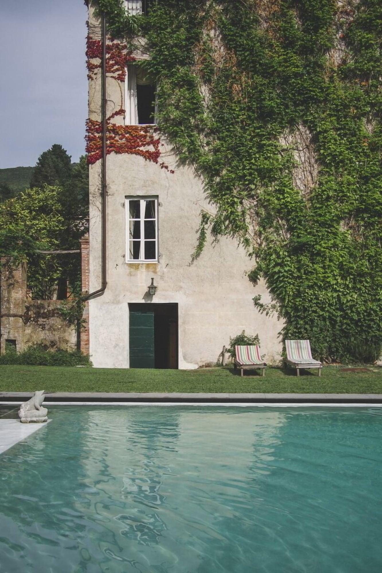 Vista Piscina Villa Michaela
