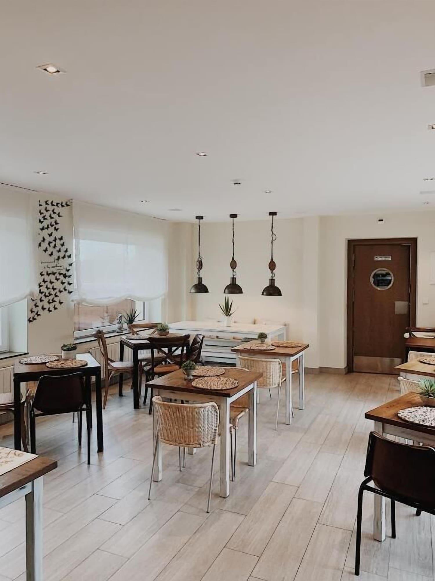 Restaurant La Fuentona De Santillana