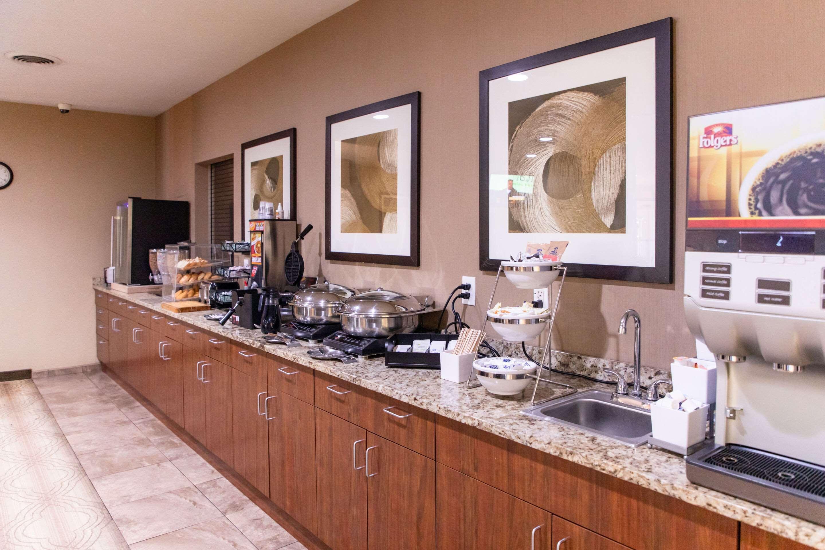 Restaurant MainStay Suites Fargo - I-94 Medical Center