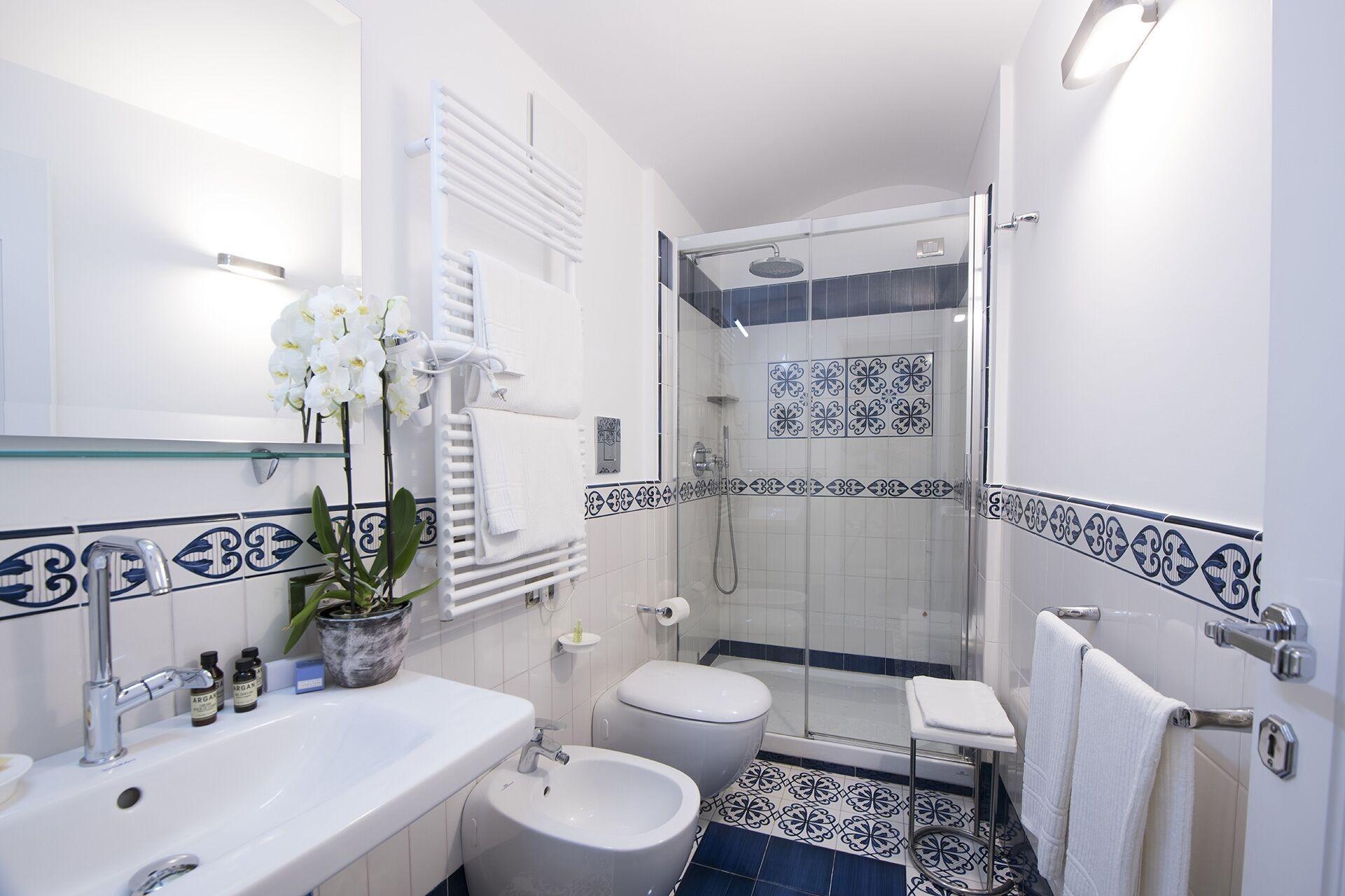 Equipamiento de Habitación DieciSedici