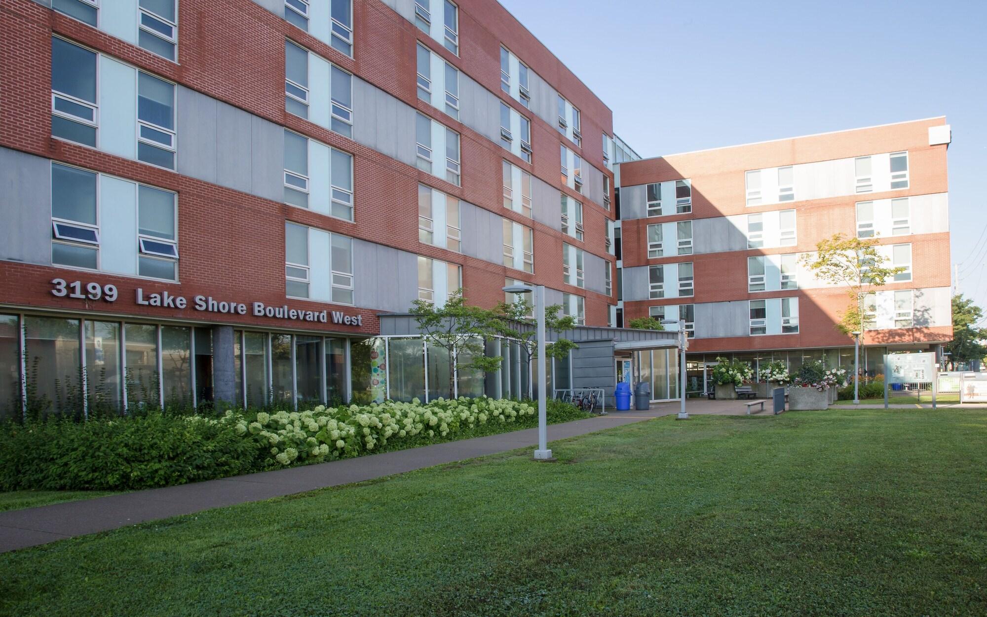 Vista Exterior Humber College Lakeshore Campus Residence